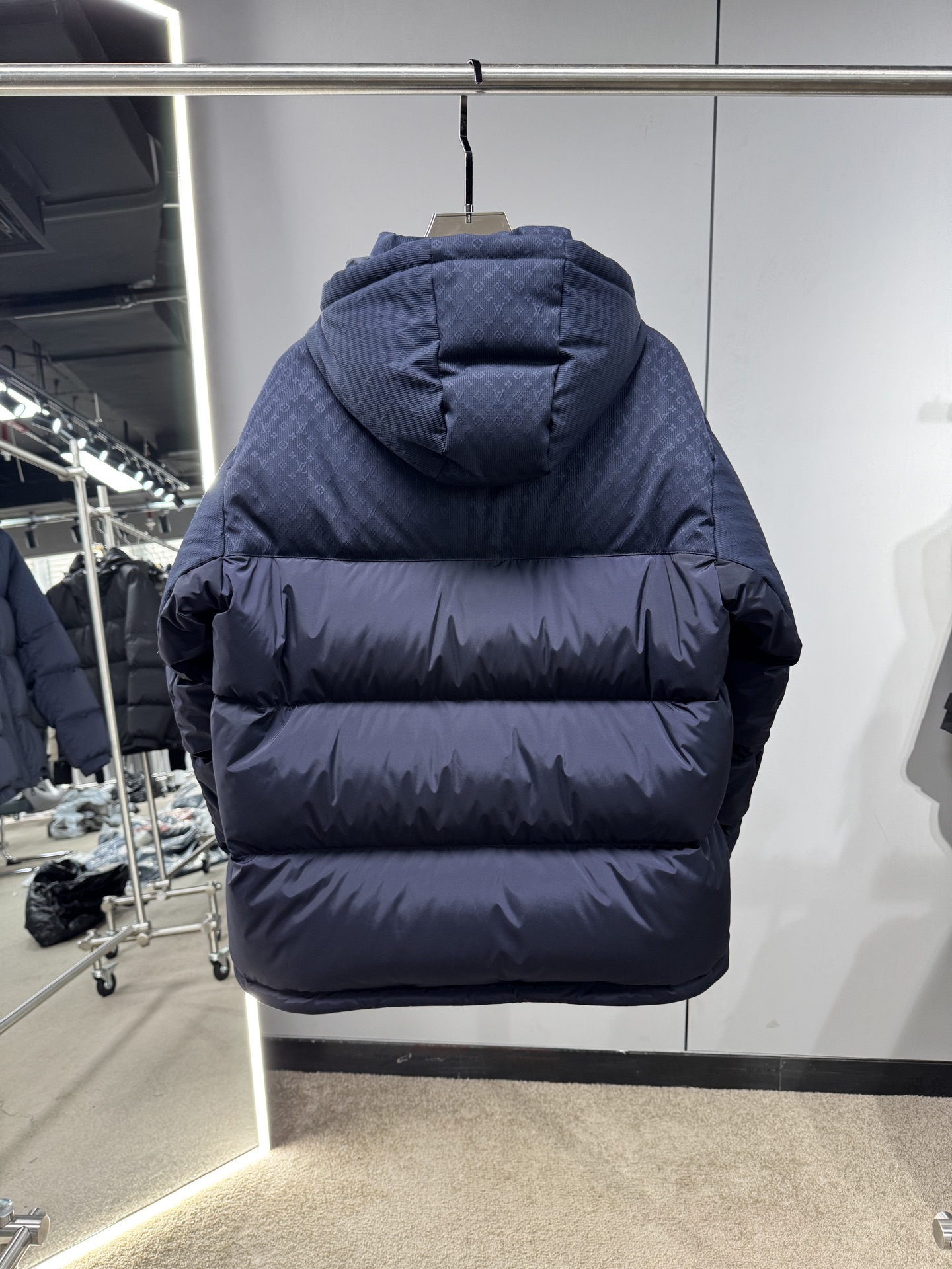 25秋冬上新 Lv暗夜羽绒服 选用进口面料 充绒量实足 定制五金 原版复刻经典百搭 明星同款 专柜同步码