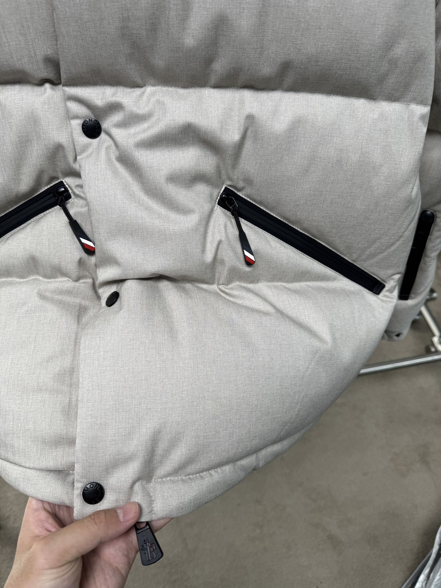 25秋冬上新 蒙口爆款羽绒服 选用进口面料 充绒量实足 定制五金 原版复刻经典百搭 明星同款 专柜同步码