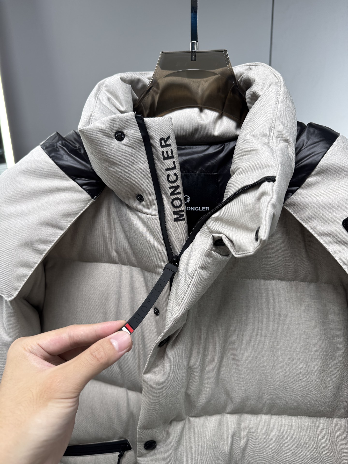 25秋冬上新 蒙口爆款羽绒服 选用进口面料 充绒量实足 定制五金 原版复刻经典百搭 明星同款 专柜同步码