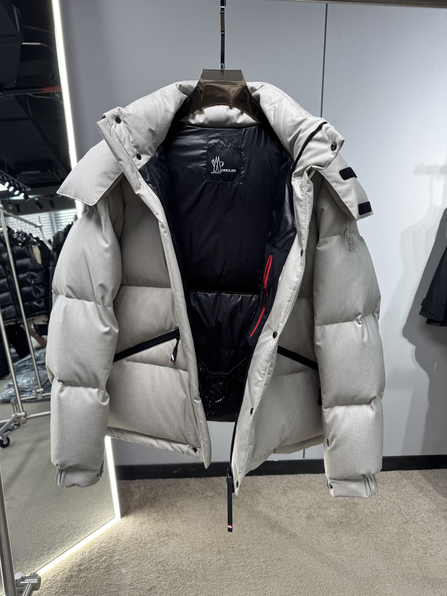 25秋冬上新 蒙口爆款羽绒服 选用进口面料 充绒量实足 定制五金 原版复刻经典百搭 明星同款 专柜同步码
