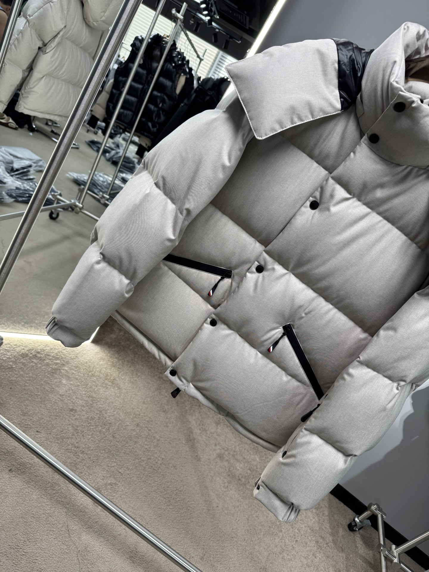 25秋冬上新 蒙口爆款羽绒服 选用进口面料 充绒量实足 定制五金 原版复刻经典百搭 明星同款 专柜同步码