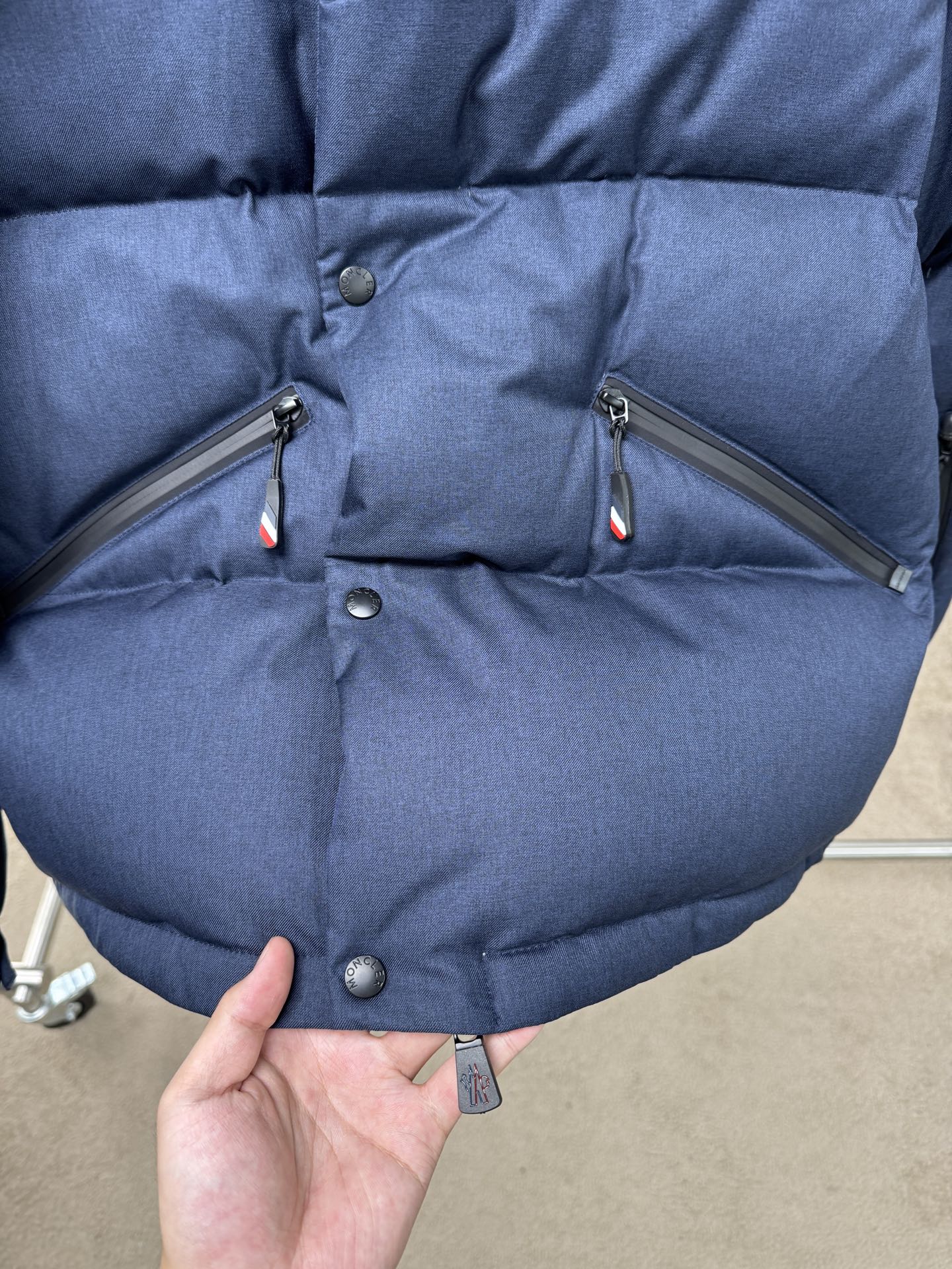 25秋冬上新 蒙口爆款羽绒服 选用进口面料 充绒量实足 定制五金 原版复刻经典百搭 明星同款 专柜同步码