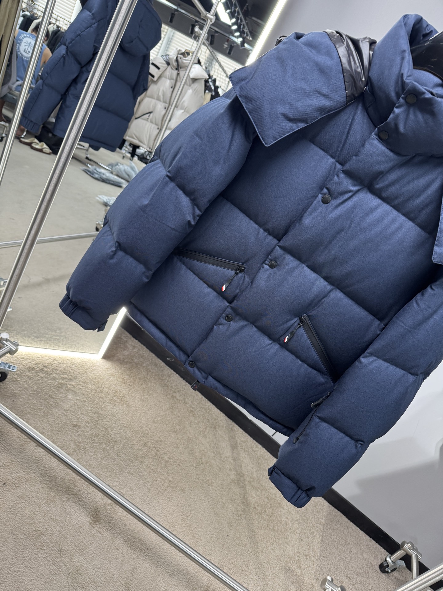 25秋冬上新 蒙口爆款羽绒服 选用进口面料 充绒量实足 定制五金 原版复刻经典百搭 明星同款 专柜同步码
