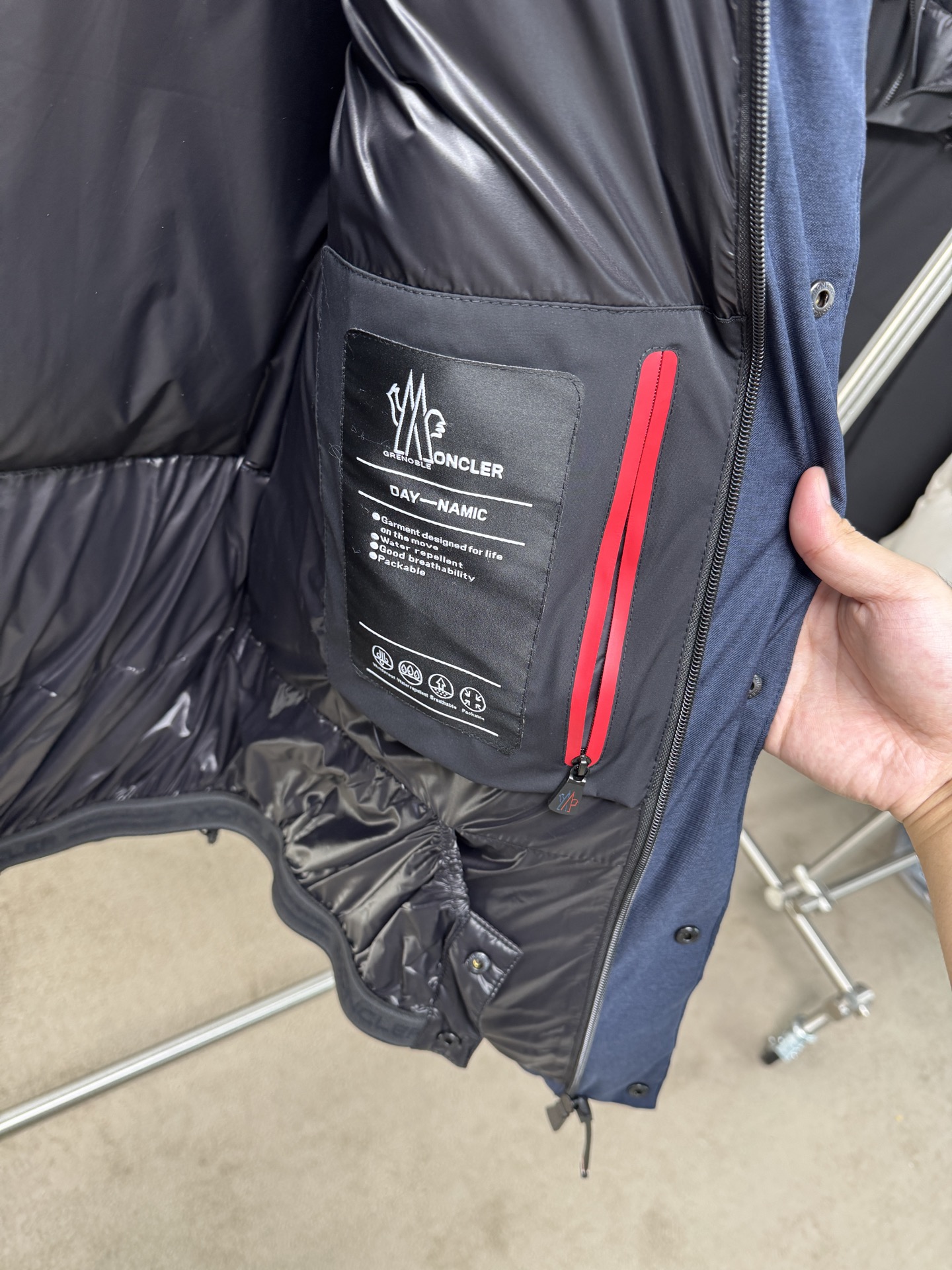 25秋冬上新 蒙口爆款羽绒服 选用进口面料 充绒量实足 定制五金 原版复刻经典百搭 明星同款 专柜同步码