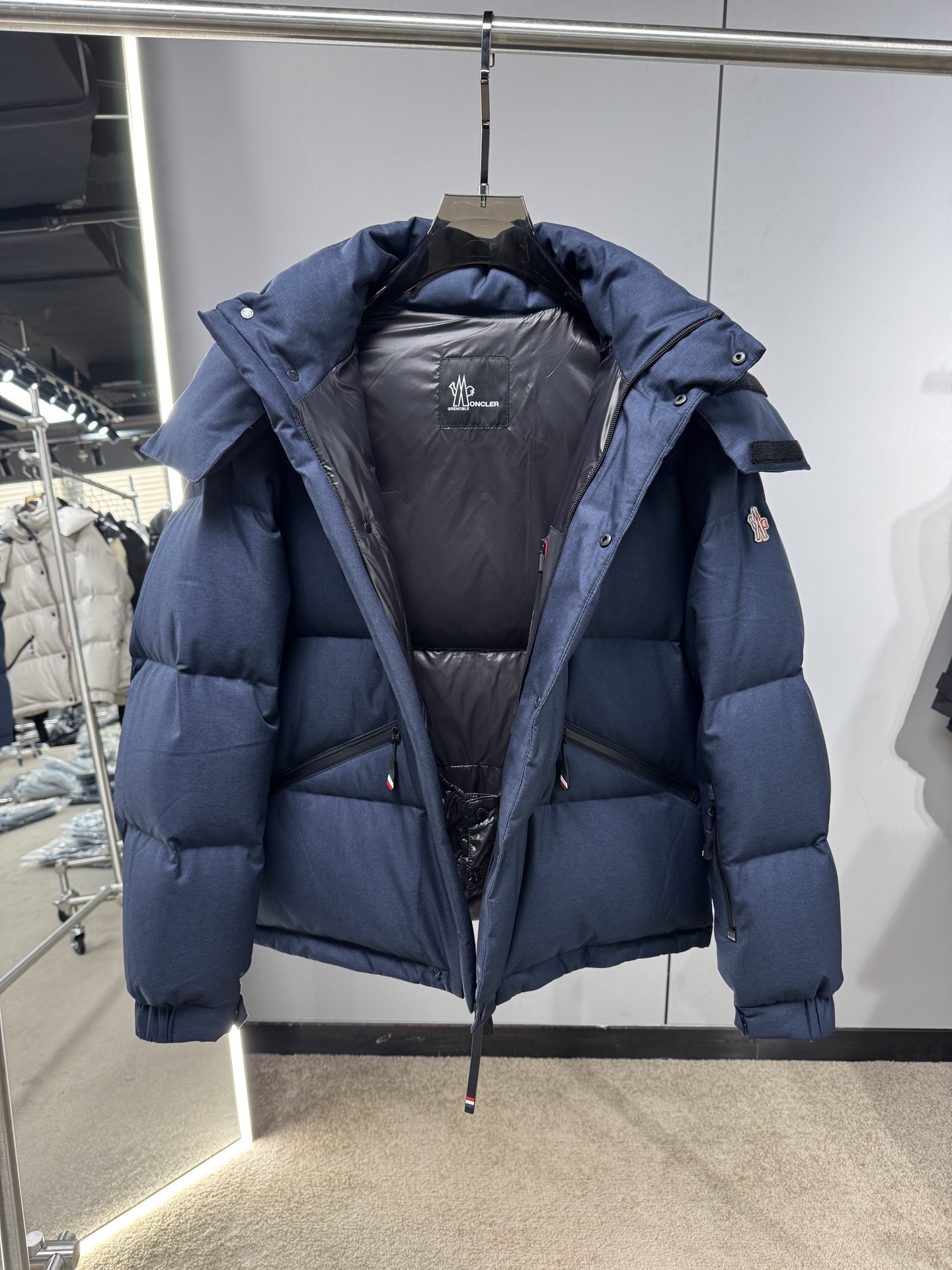 25秋冬上新 蒙口爆款羽绒服 选用进口面料 充绒量实足 定制五金 原版复刻经典百搭 明星同款 专柜同步码