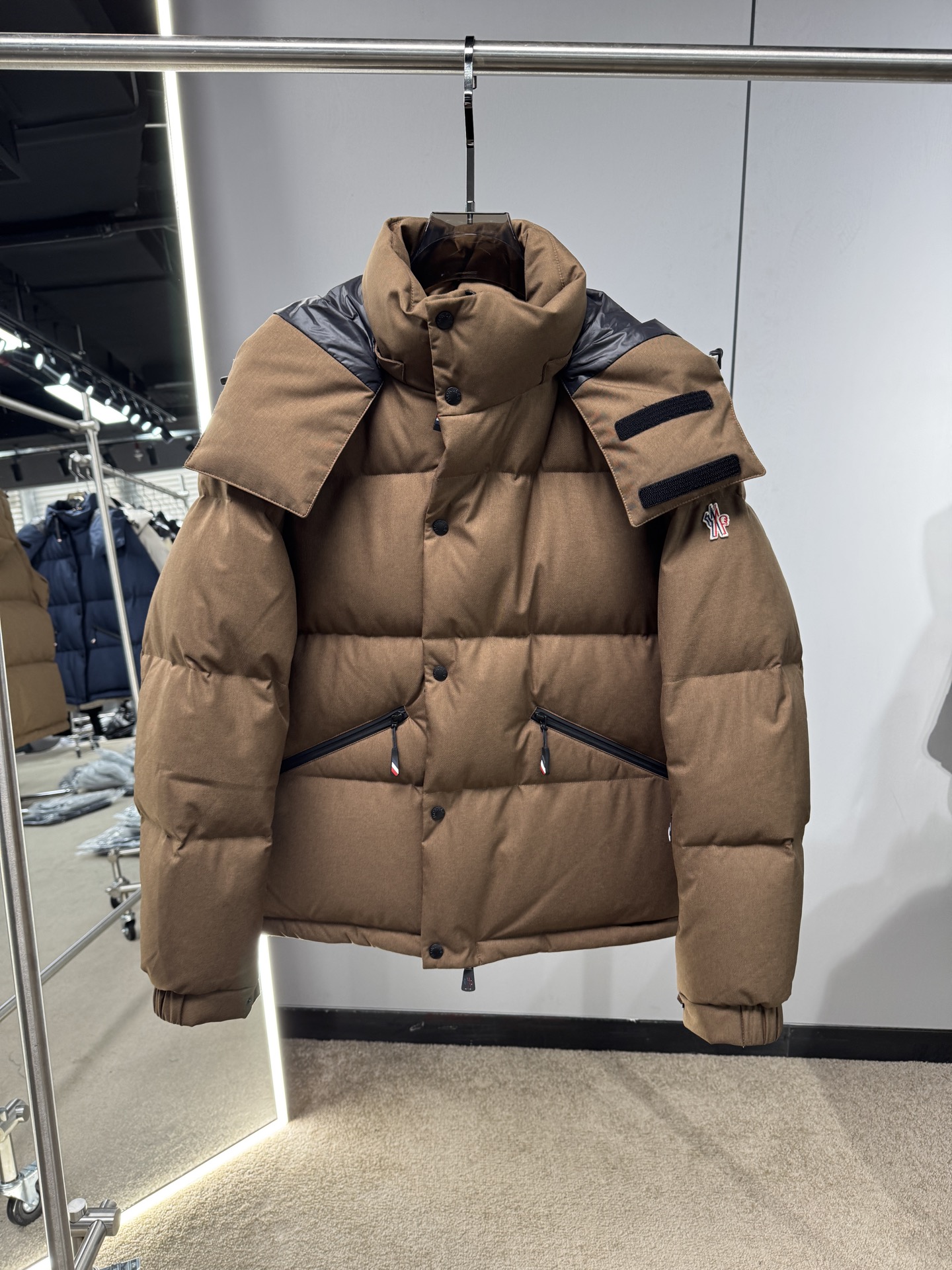 25秋冬上新 蒙口爆款羽绒服 选用进口面料 充绒量实足 定制五金 原版复刻经典百搭 明星同款 专柜同步码