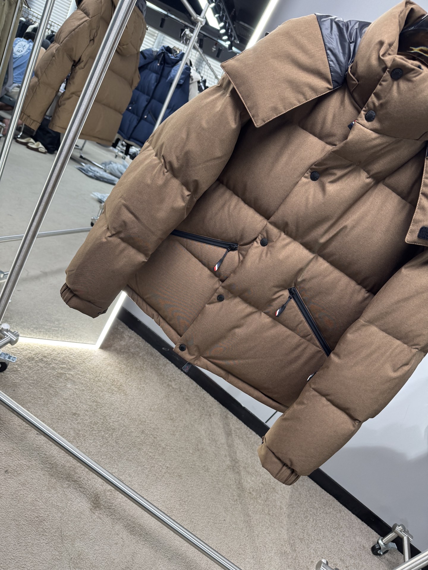 25秋冬上新 蒙口爆款羽绒服 选用进口面料 充绒量实足 定制五金 原版复刻经典百搭 明星同款 专柜同步码