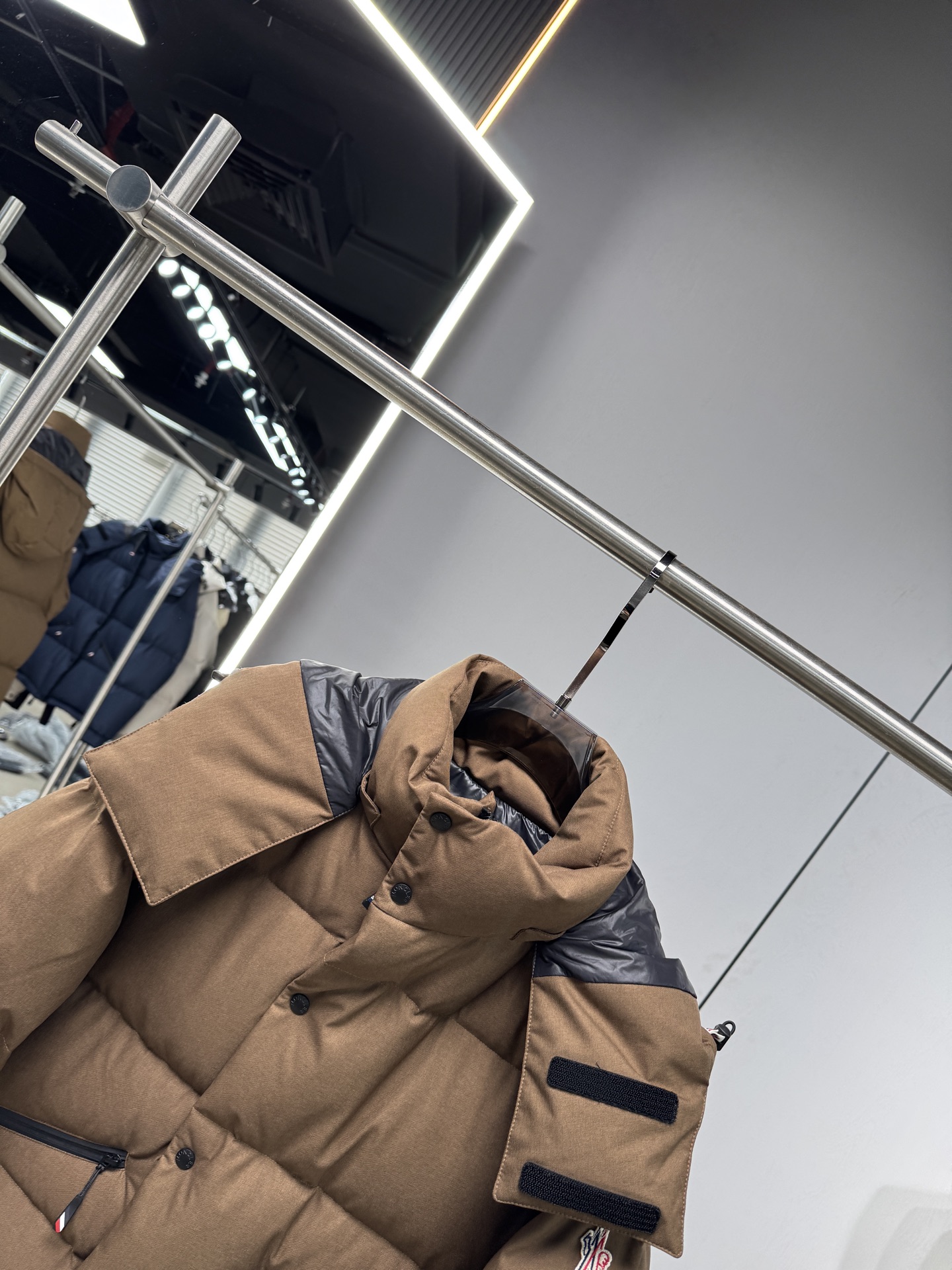 25秋冬上新 蒙口爆款羽绒服 选用进口面料 充绒量实足 定制五金 原版复刻经典百搭 明星同款 专柜同步码