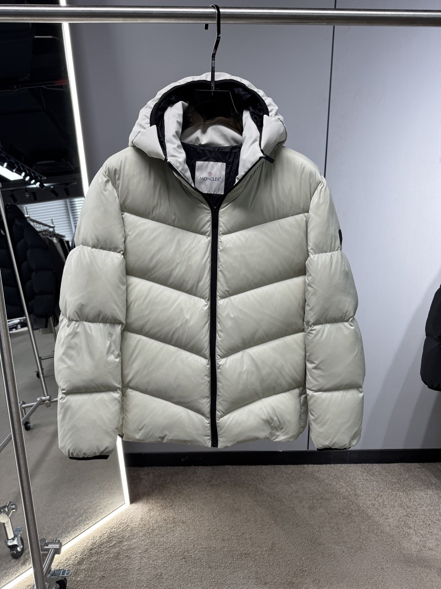 NO:572270,25 autumn and winter new masked down jackets (hood is removable), imported fabrics, customized hardware, simple and fashionable, suitable for business, leisure and other occasions, counter synchronization, code number 48-56,,Moncler,down jacket,hats,alexander wang1986090925秋冬上新蒙口羽绒服（帽子可拆卸）进口面料 定制五金 简约时尚 适配商务、休闲等多种场合 专柜同步 码数48-56,,Moncler,down jacket,hats,alexander wang,Men's clothing