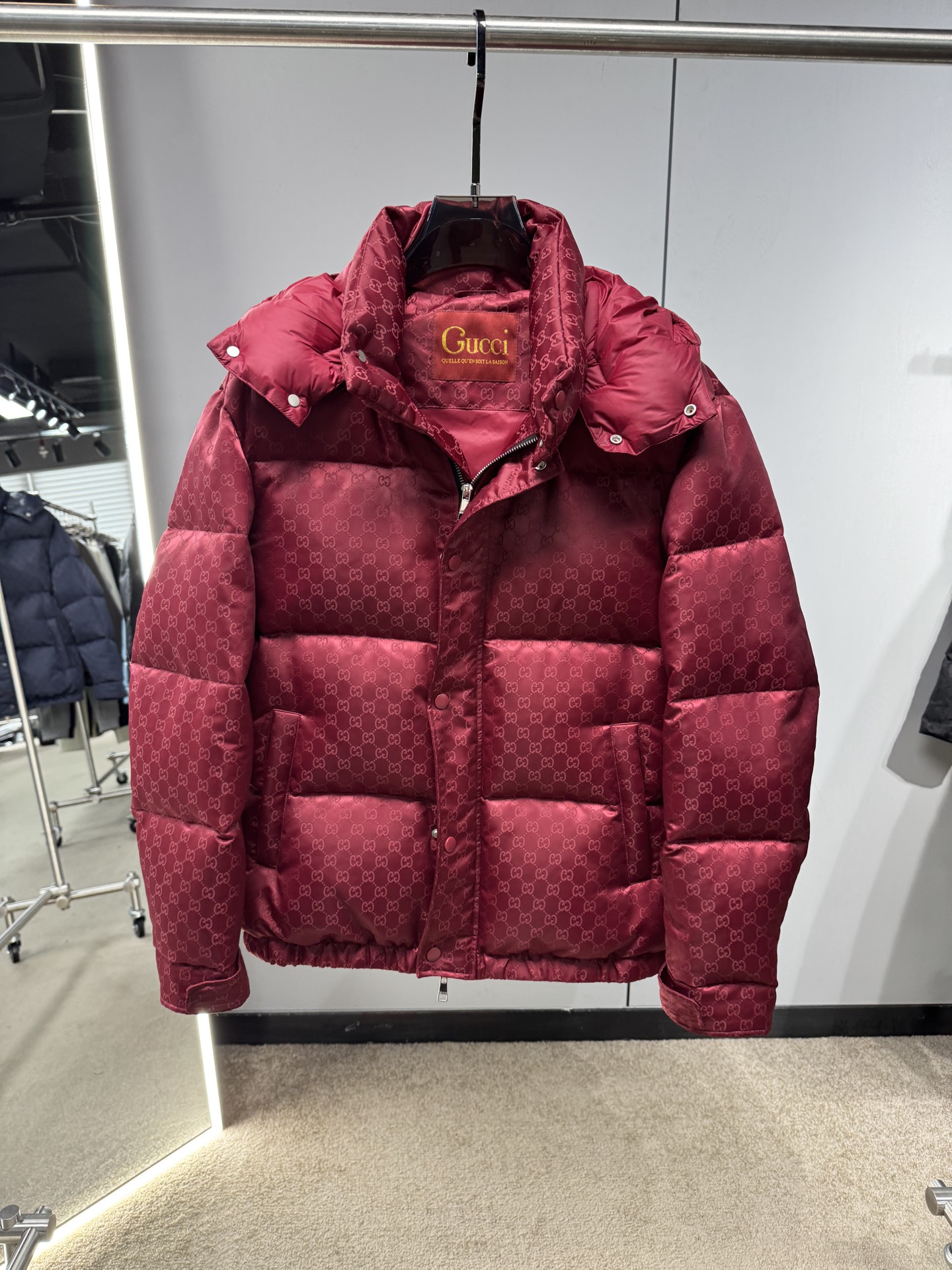 NO:572271,New for fall and winter 25, G home down jacket, high-end and elegant with logo printed all over, imported fabrics, full of down filling, customized hardware, simple and fashionable, suitable for business, leisure and other occasions, counter synchronization, code number 48-56,, gucci, down jacket, alexander wang1986090925秋冬上新 G家 羽绒服 满身印花logo高端大气 选用进口面料 充绒量十足 定制五金 简约时尚 适配商务、休闲等多种场合 专柜同步 码数48-56,,gucci,down jacket,alexander wang,Men's clothing