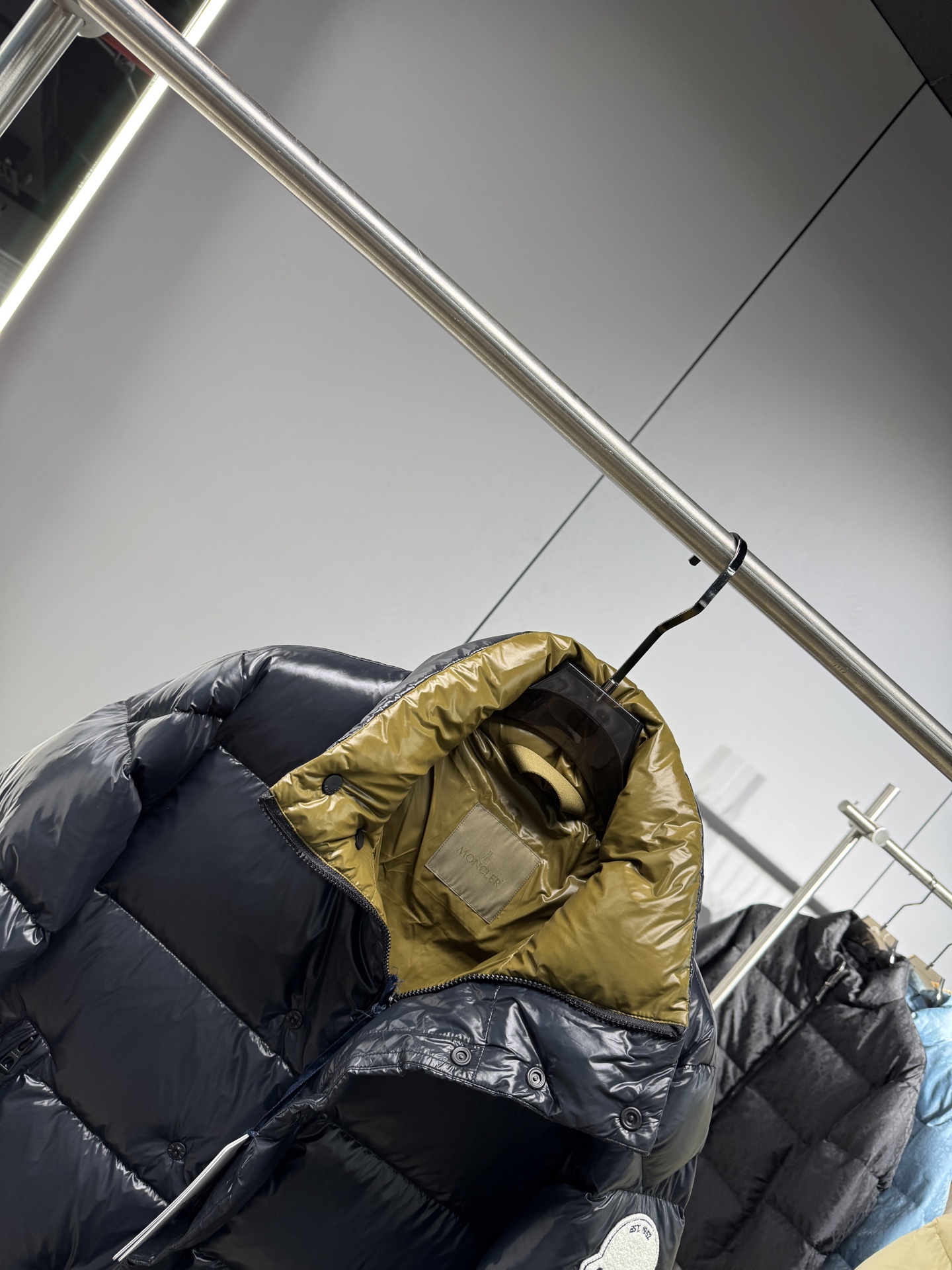 25秋冬上新 M家 羽绒服 上身高端大气 选用进口面料 充绒量十足 定制五金 简约时尚 适配商务、休闲等