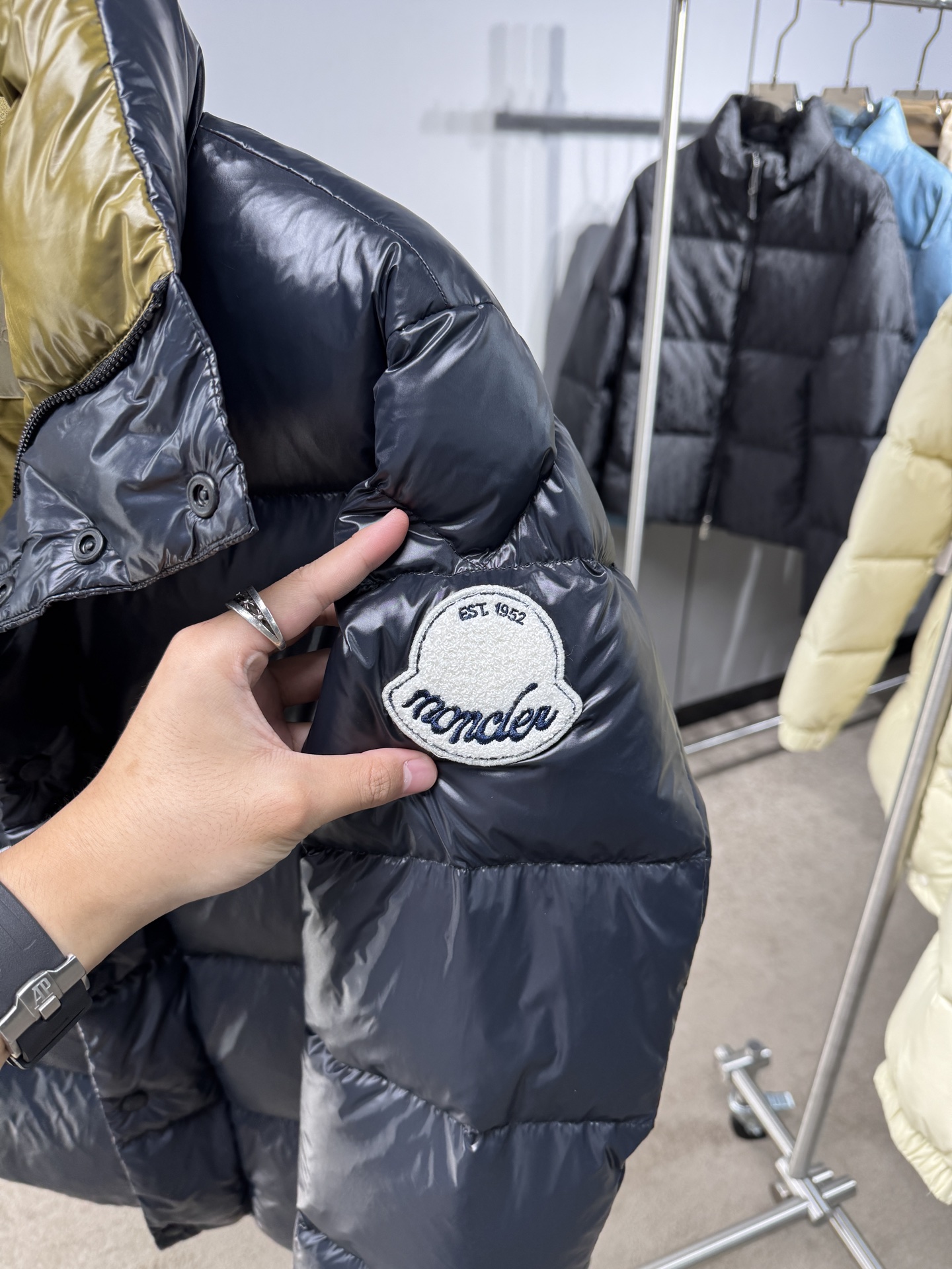 25秋冬上新 M家 羽绒服 上身高端大气 选用进口面料 充绒量十足 定制五金 简约时尚 适配商务、休闲等