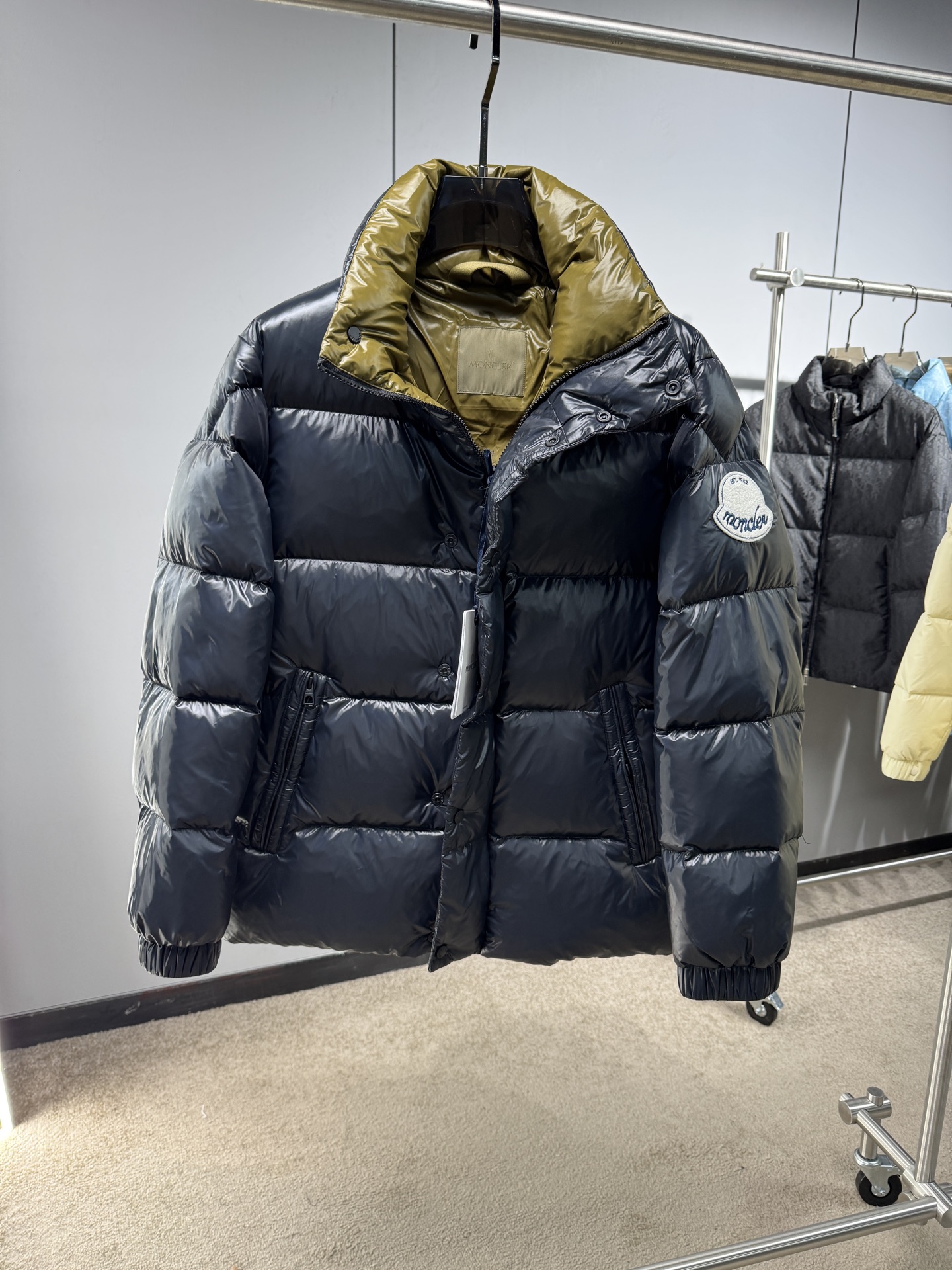 25秋冬上新 M家 羽绒服 上身高端大气 选用进口面料 充绒量十足 定制五金 简约时尚 适配商务、休闲等