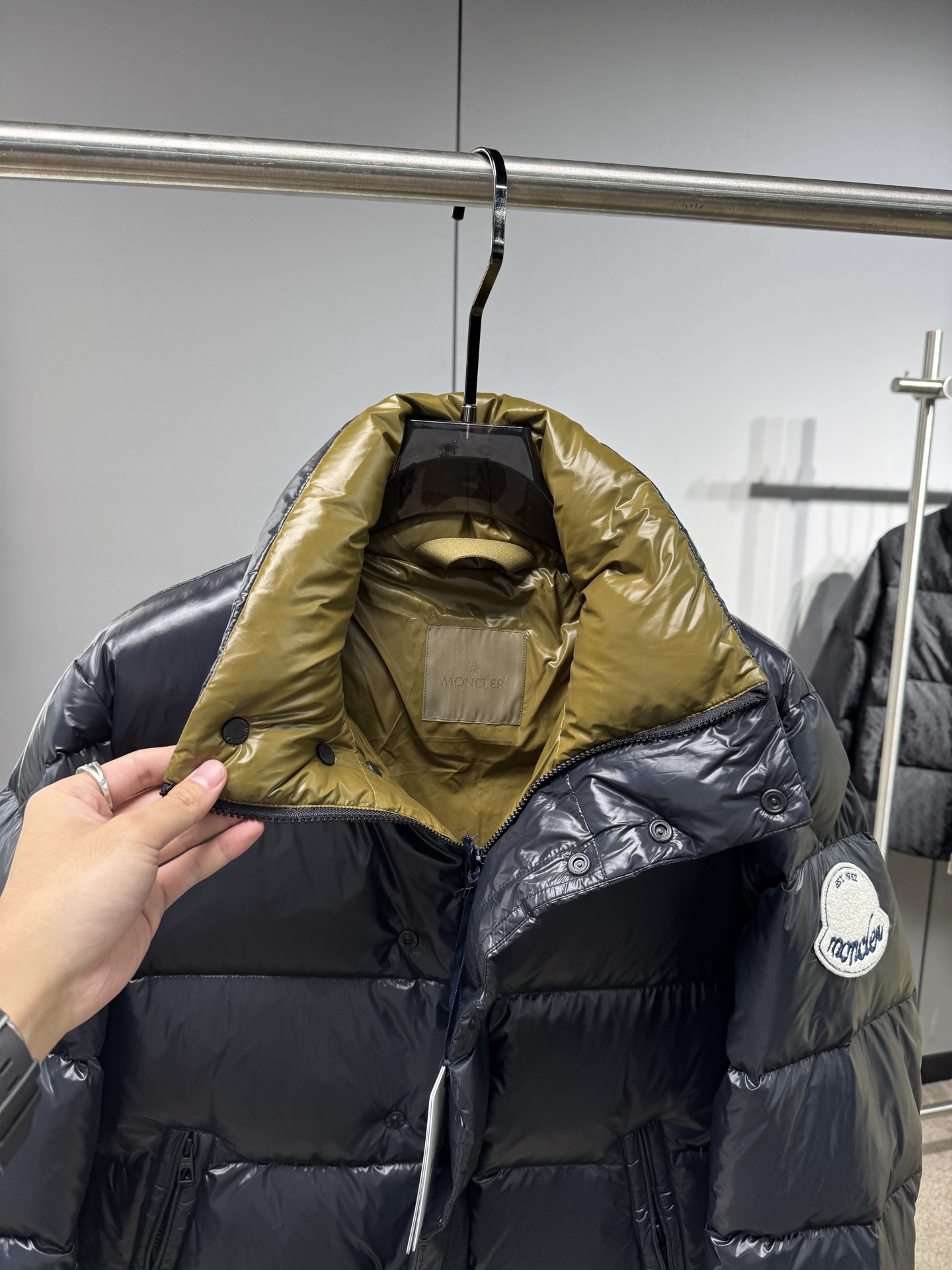 25秋冬上新 M家 羽绒服 上身高端大气 选用进口面料 充绒量十足 定制五金 简约时尚 适配商务、休闲等