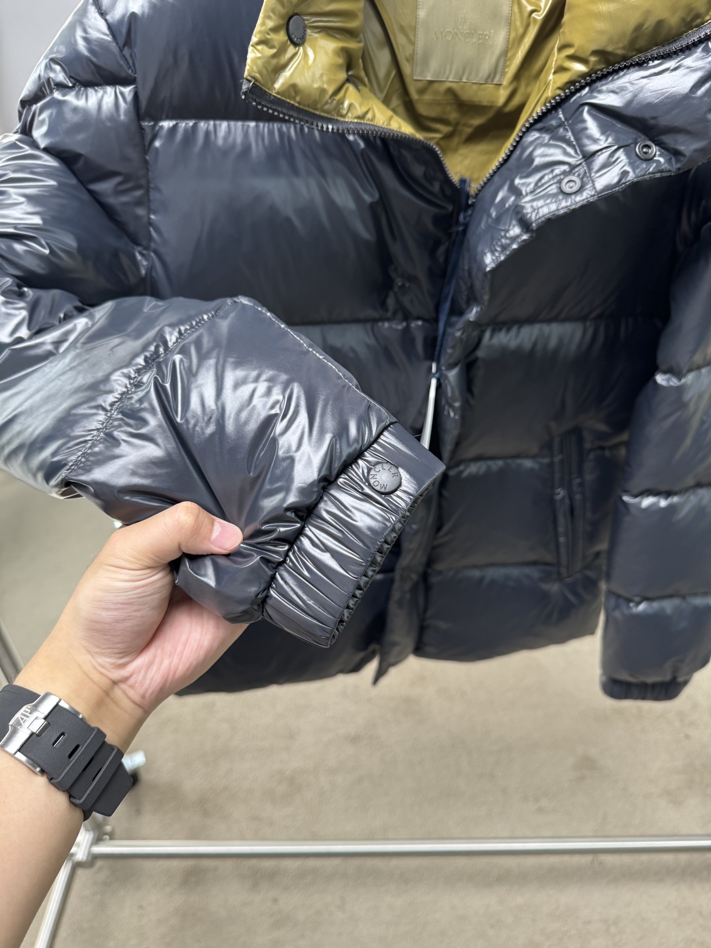 25秋冬上新 M家 羽绒服 上身高端大气 选用进口面料 充绒量十足 定制五金 简约时尚 适配商务、休闲等