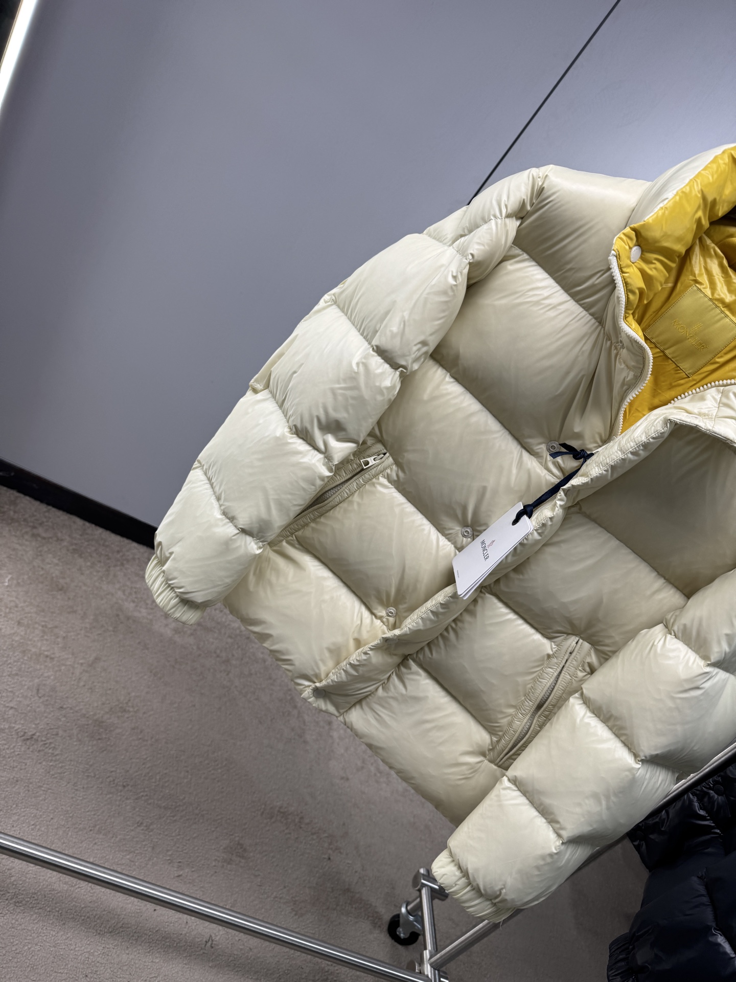 25秋冬上新 M家 羽绒服 上身高端大气 选用进口面料 充绒量十足 定制五金 简约时尚 适配商务、休闲等