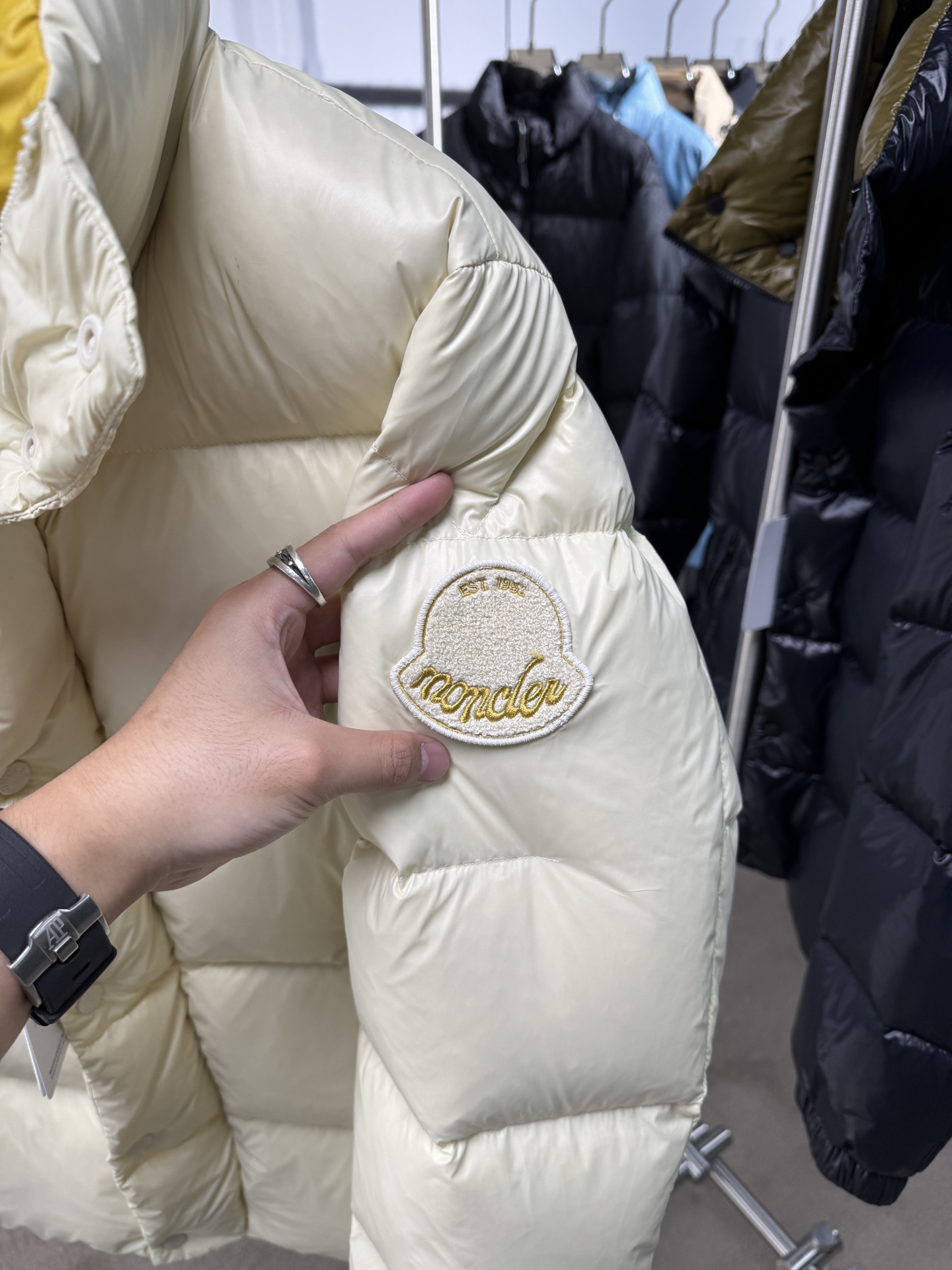 25秋冬上新 M家 羽绒服 上身高端大气 选用进口面料 充绒量十足 定制五金 简约时尚 适配商务、休闲等