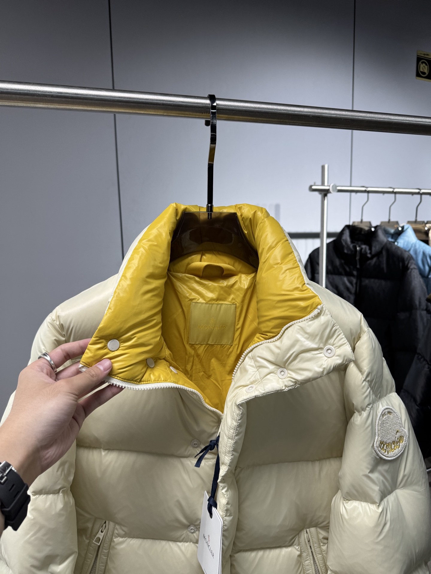 25秋冬上新 M家 羽绒服 上身高端大气 选用进口面料 充绒量十足 定制五金 简约时尚 适配商务、休闲等