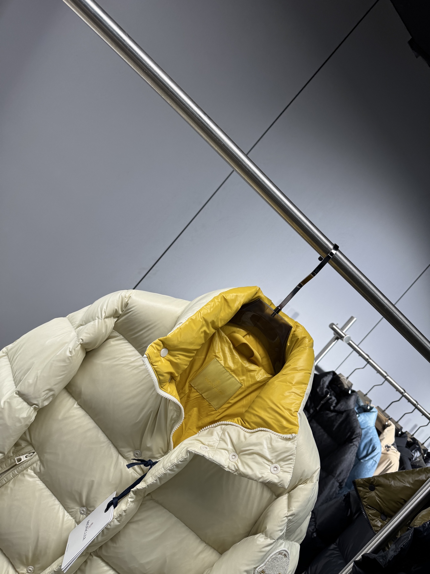 25秋冬上新 M家 羽绒服 上身高端大气 选用进口面料 充绒量十足 定制五金 简约时尚 适配商务、休闲等