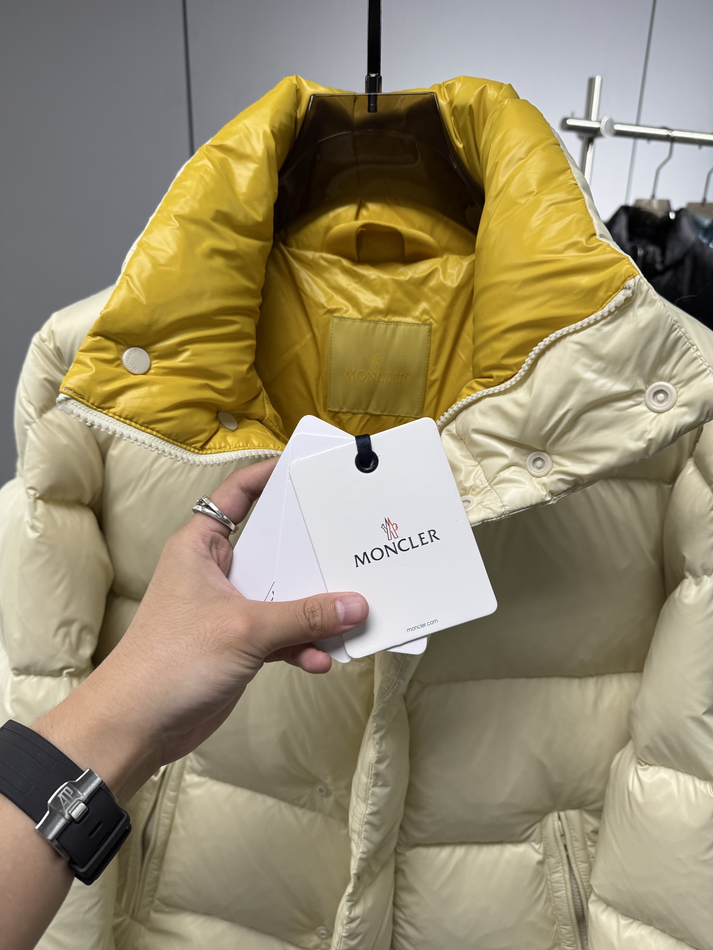 25秋冬上新 M家 羽绒服 上身高端大气 选用进口面料 充绒量十足 定制五金 简约时尚 适配商务、休闲等