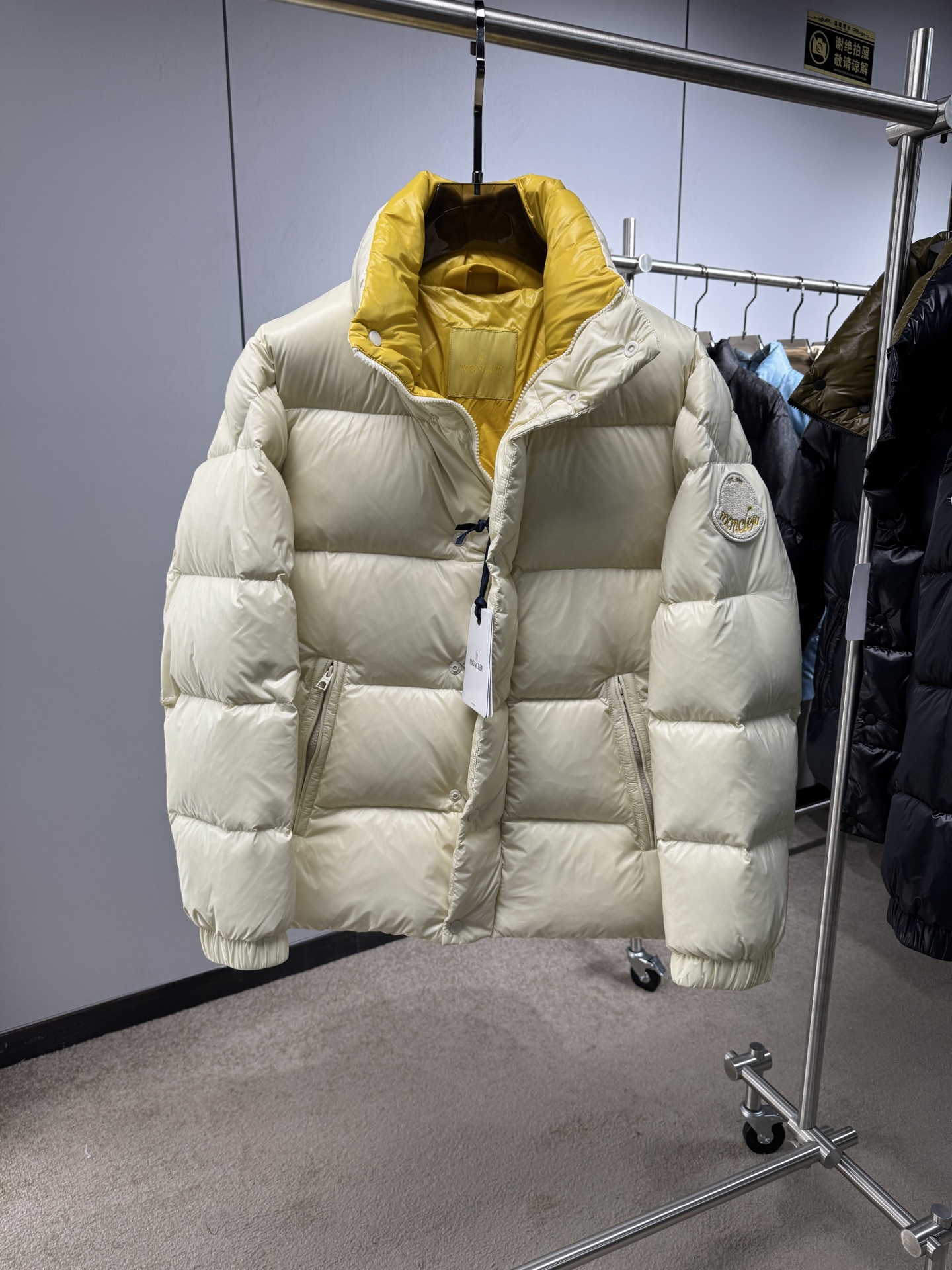 25秋冬上新 M家 羽绒服 上身高端大气 选用进口面料 充绒量十足 定制五金 简约时尚 适配商务、休闲等