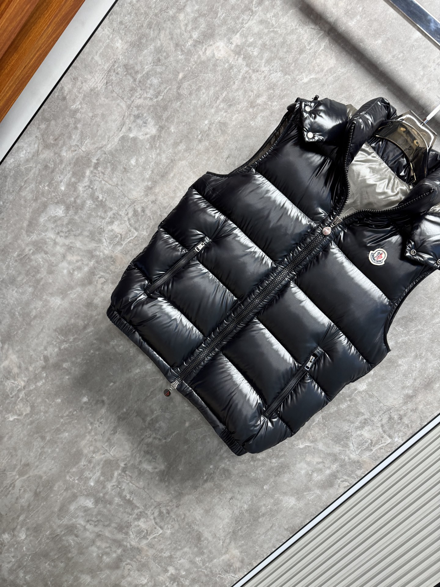 mnncler 蒙口 25秋冬上新 经典爆款蒙口羽绒马甲 选用进口面料 90绒 充绒量实足 定制五金 原