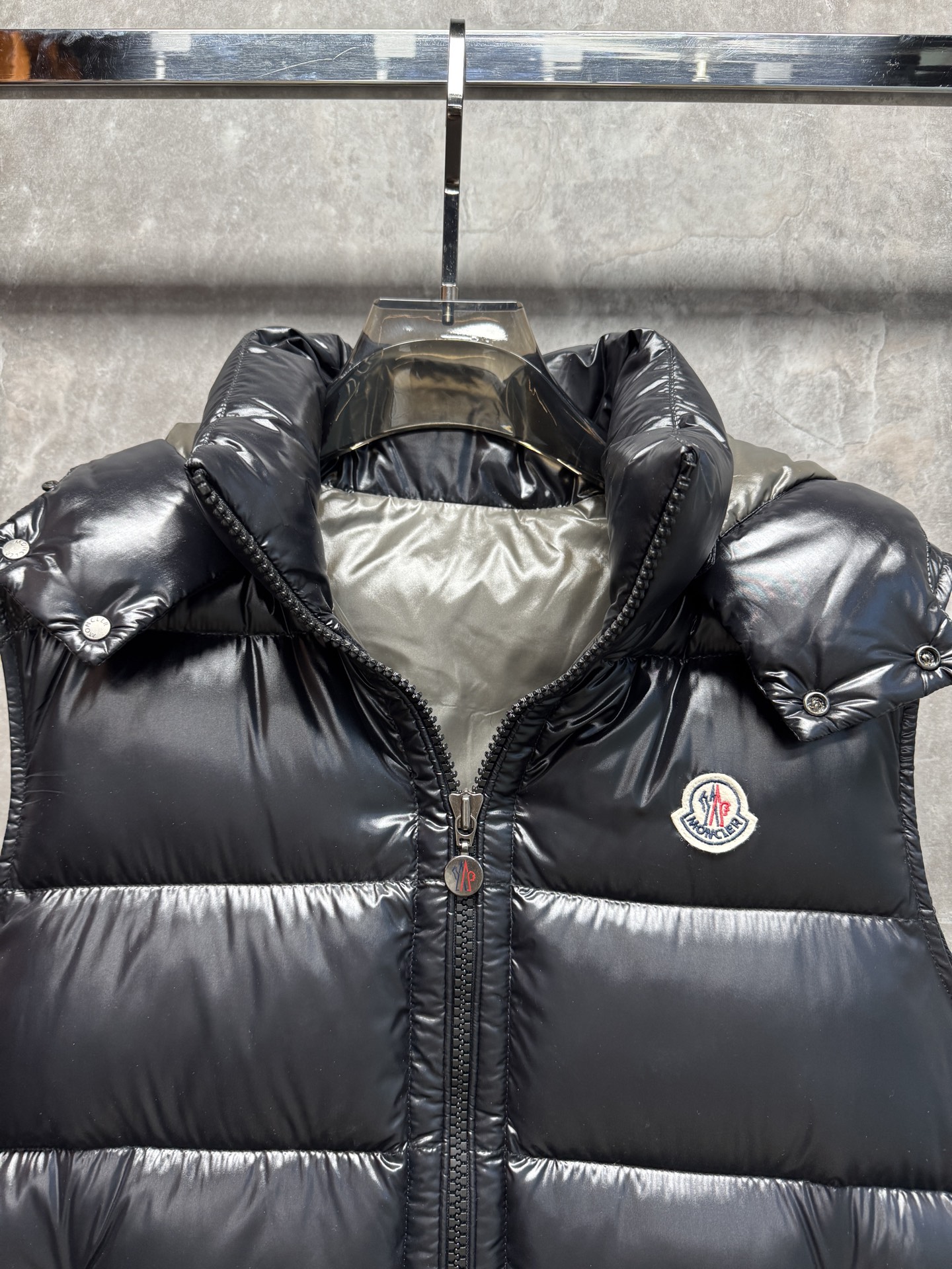 mnncler 蒙口 25秋冬上新 经典爆款蒙口羽绒马甲 选用进口面料 90绒 充绒量实足 定制五金 原
