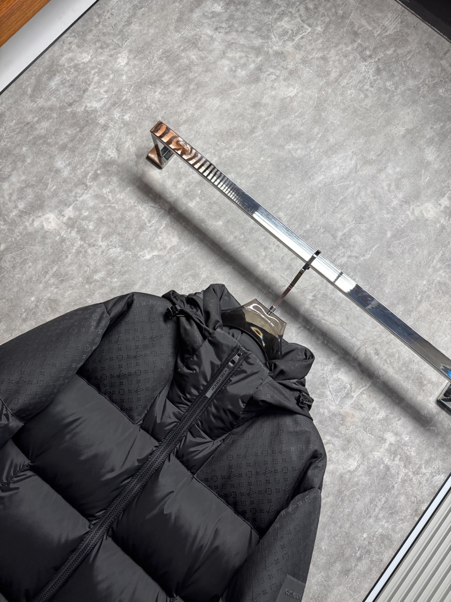 25秋冬上新 Lv暗夜羽绒服 选用进口面料 充绒量实足 定制五金 原版复刻经典百搭 明星同款 专柜同步码