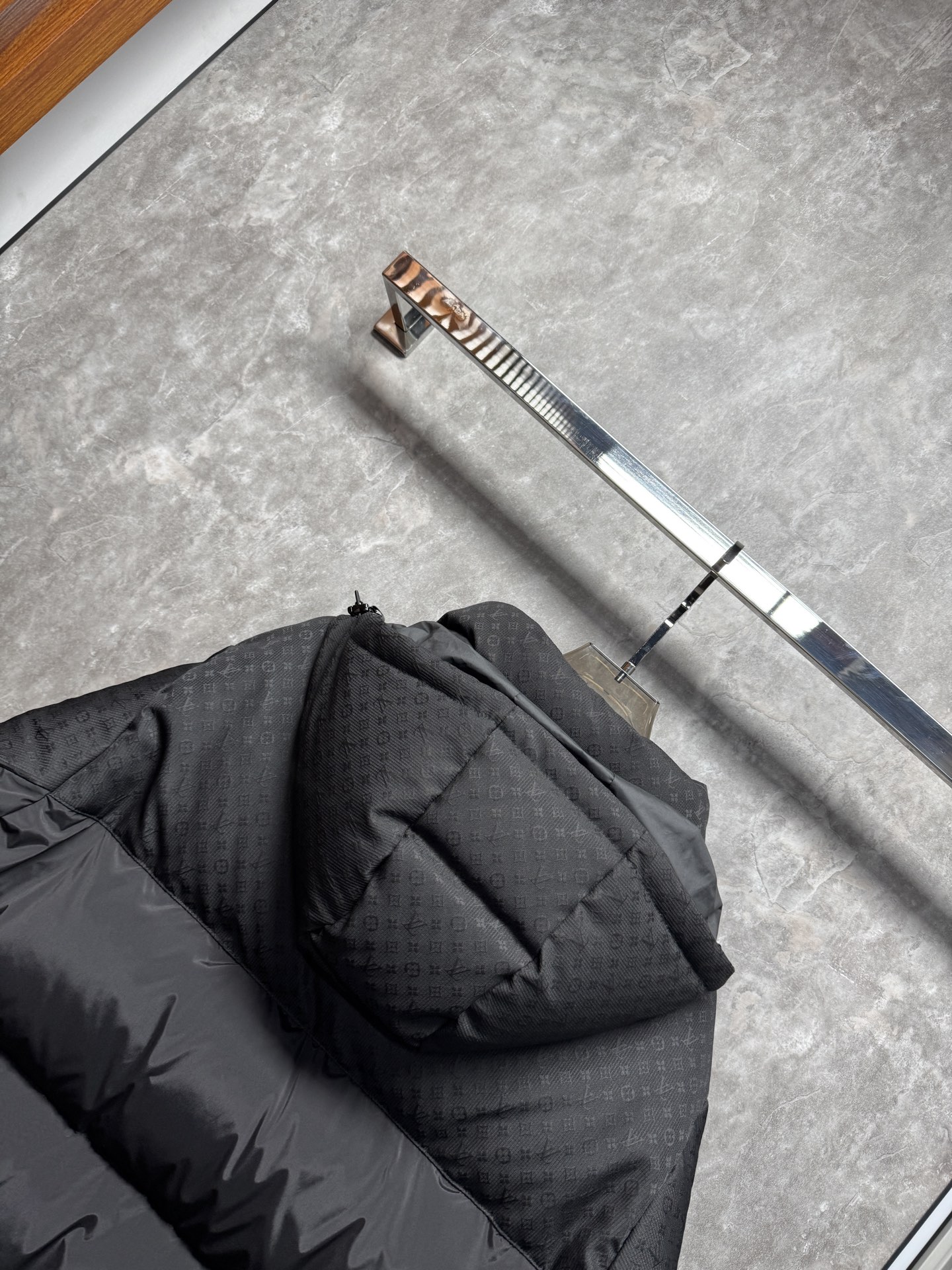 25秋冬上新 Lv暗夜羽绒服 选用进口面料 充绒量实足 定制五金 原版复刻经典百搭 明星同款 专柜同步码