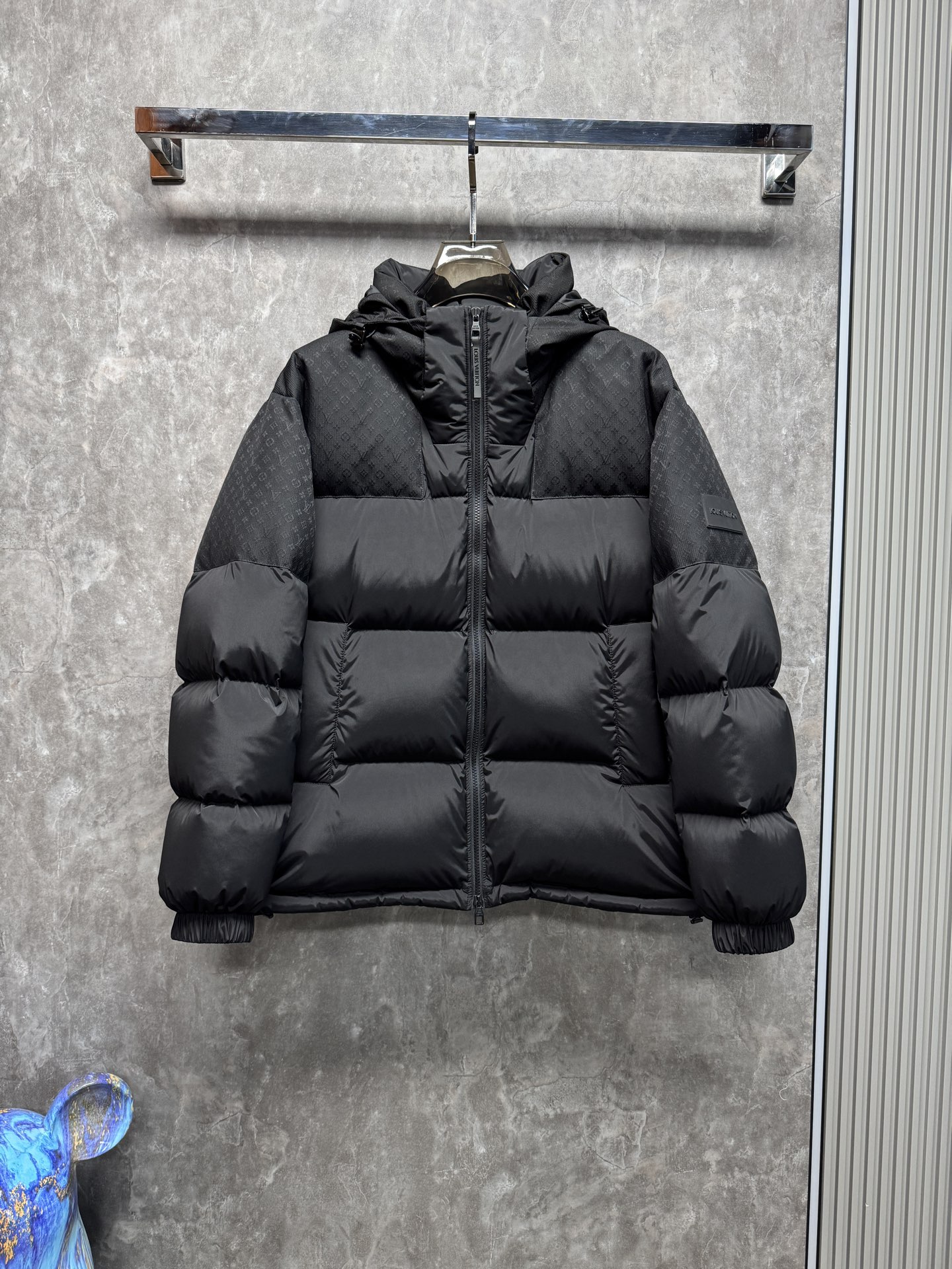 25秋冬上新 Lv暗夜羽绒服 选用进口面料 充绒量实足 定制五金 原版复刻经典百搭 明星同款 专柜同步码