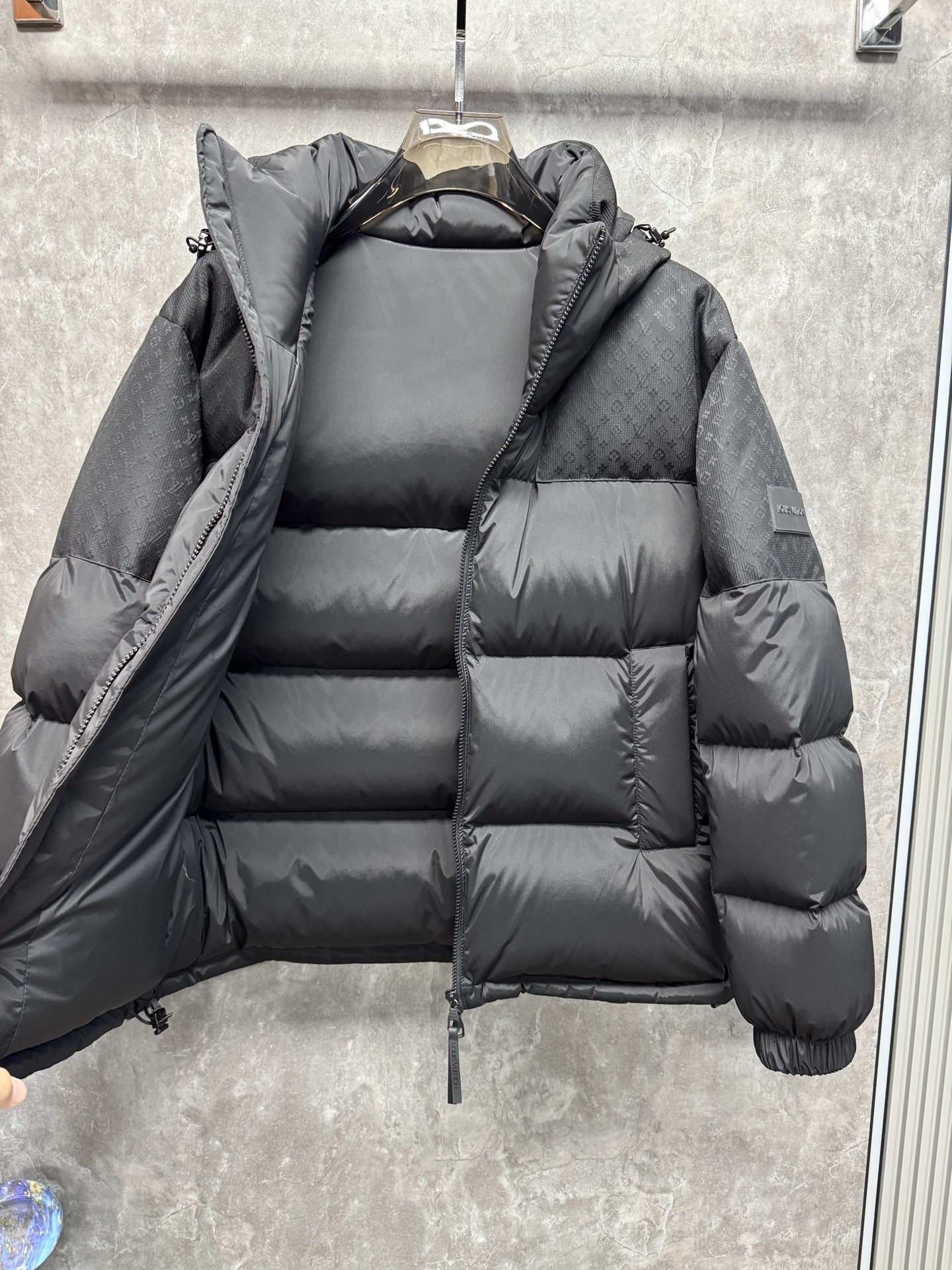 25秋冬上新 Lv暗夜羽绒服 选用进口面料 充绒量实足 定制五金 原版复刻经典百搭 明星同款 专柜同步码