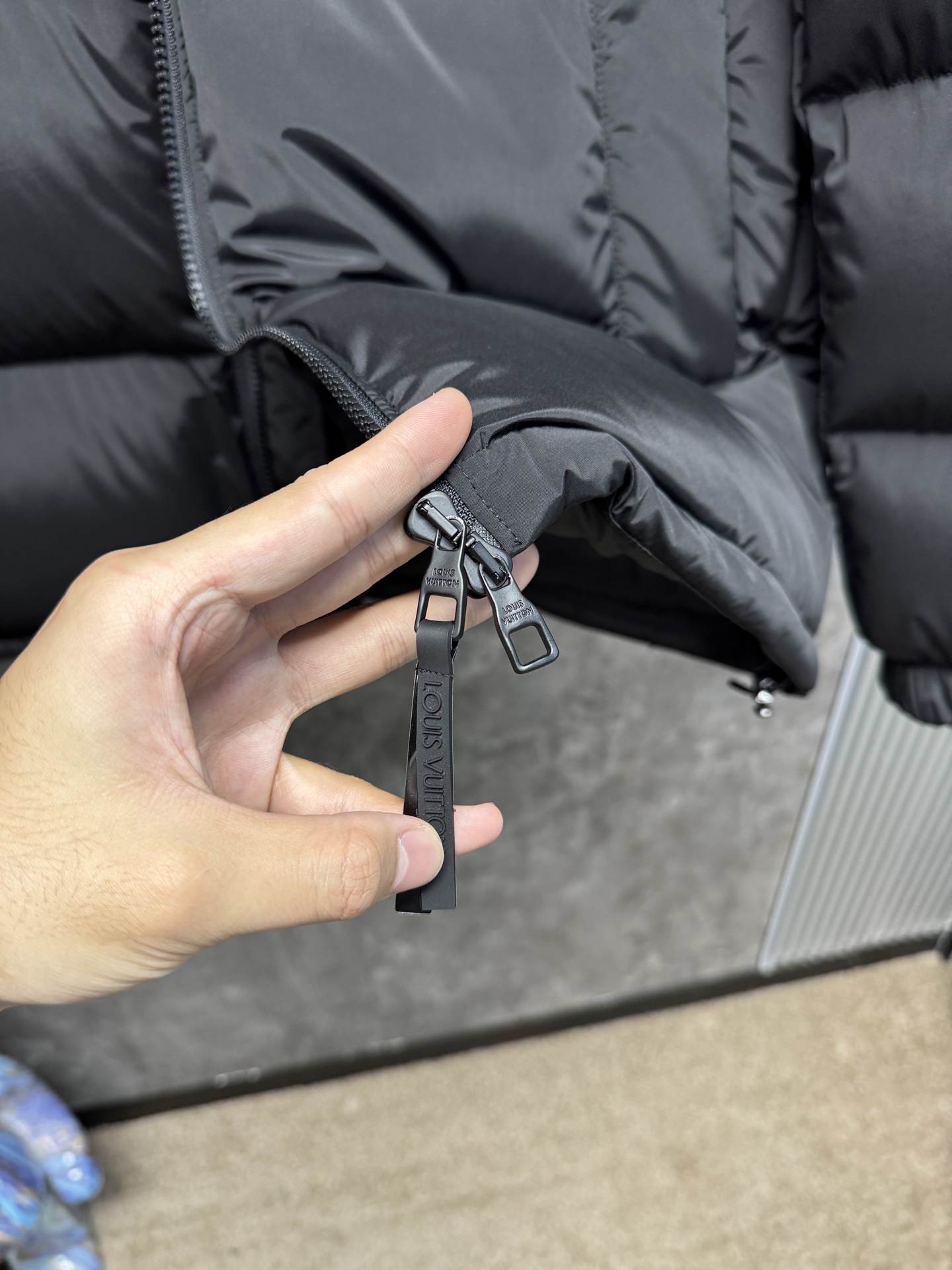 25秋冬上新 Lv暗夜羽绒服 选用进口面料 充绒量实足 定制五金 原版复刻经典百搭 明星同款 专柜同步码