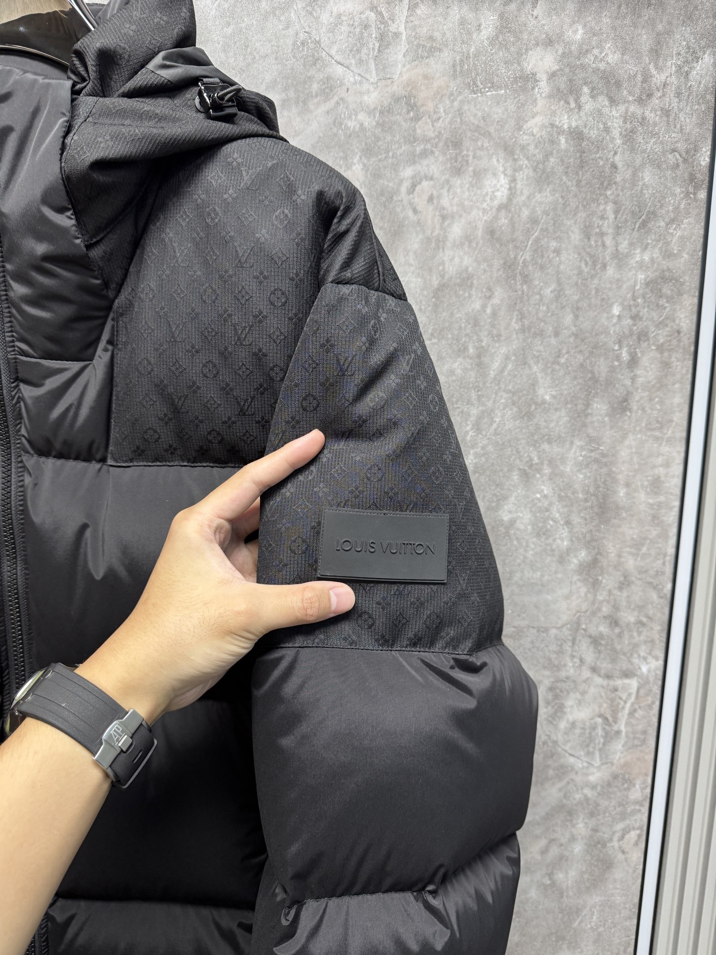 25秋冬上新 Lv暗夜羽绒服 选用进口面料 充绒量实足 定制五金 原版复刻经典百搭 明星同款 专柜同步码