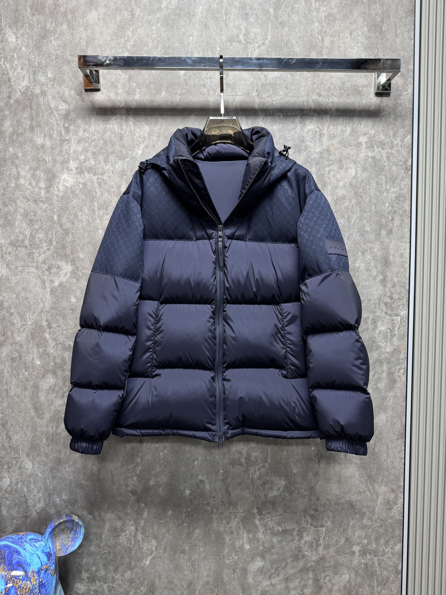 25秋冬上新 Lv暗夜羽绒服 选用进口面料 充绒量实足 定制五金 原版复刻经典百搭 明星同款 专柜同步码