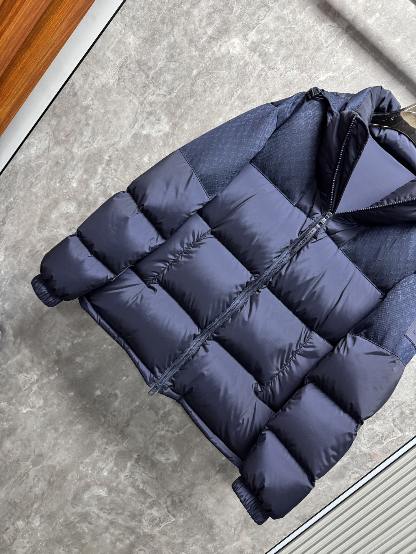 25秋冬上新 Lv暗夜羽绒服 选用进口面料 充绒量实足 定制五金 原版复刻经典百搭 明星同款 专柜同步码