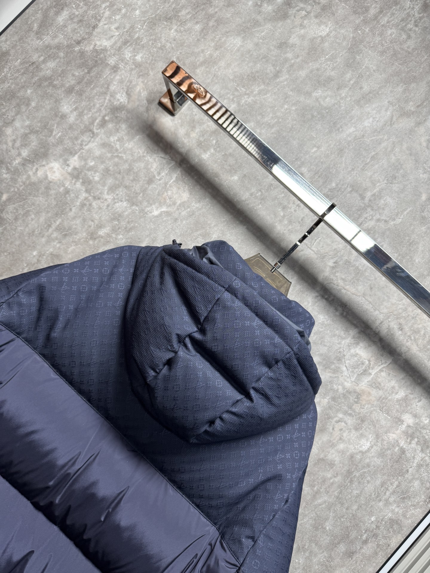 25秋冬上新 Lv暗夜羽绒服 选用进口面料 充绒量实足 定制五金 原版复刻经典百搭 明星同款 专柜同步码