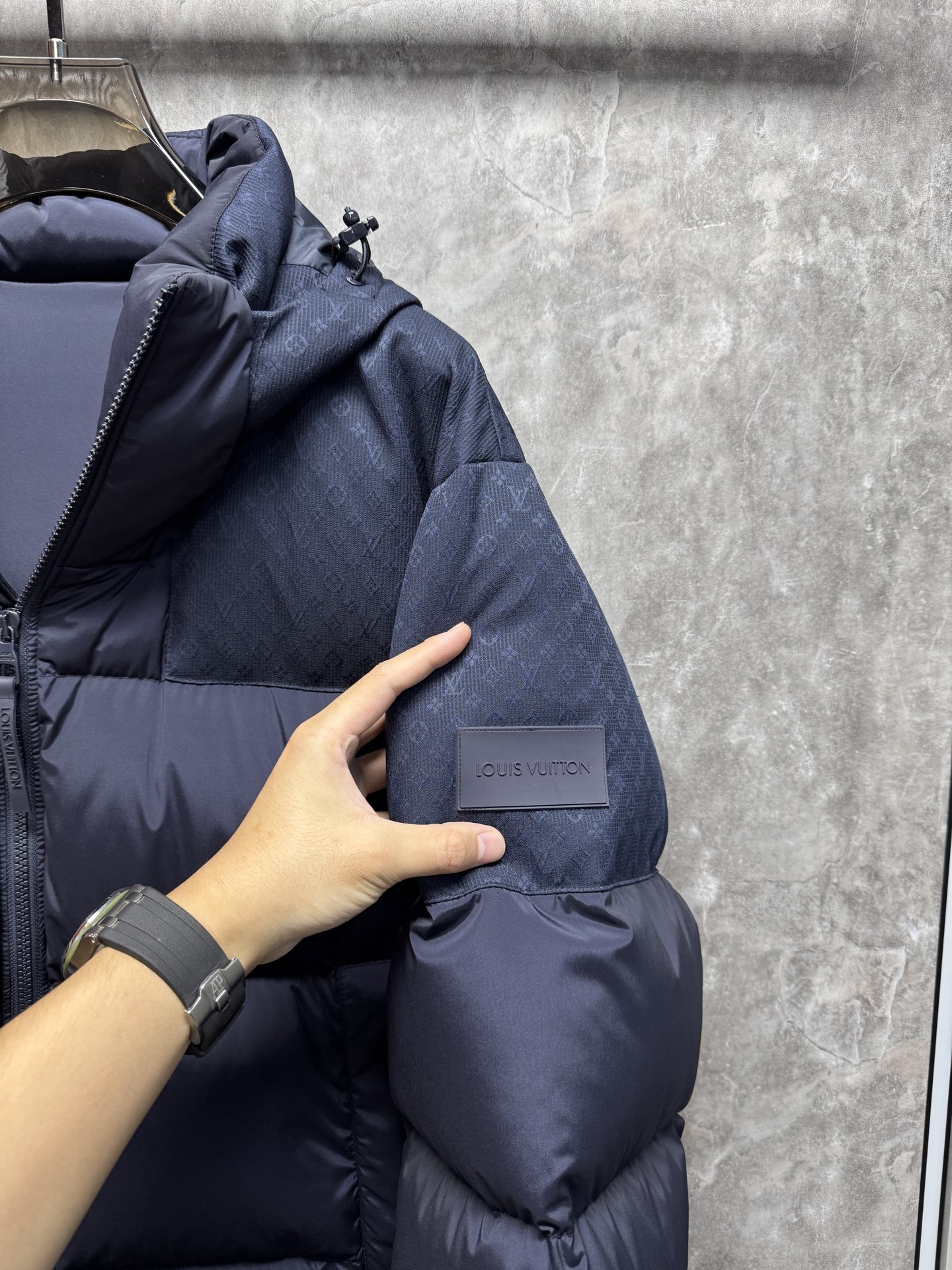 25秋冬上新 Lv暗夜羽绒服 选用进口面料 充绒量实足 定制五金 原版复刻经典百搭 明星同款 专柜同步码