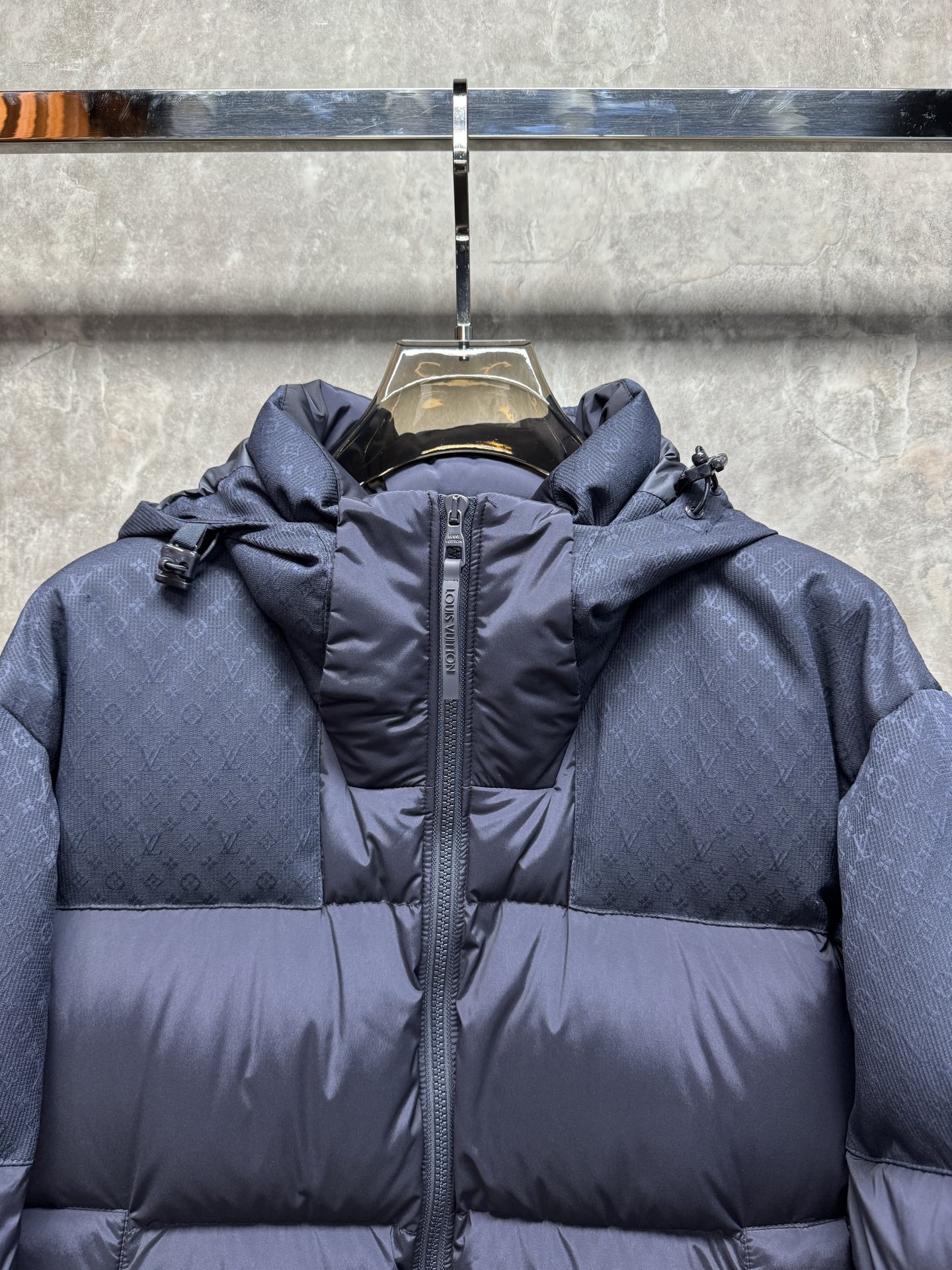 25秋冬上新 Lv暗夜羽绒服 选用进口面料 充绒量实足 定制五金 原版复刻经典百搭 明星同款 专柜同步码