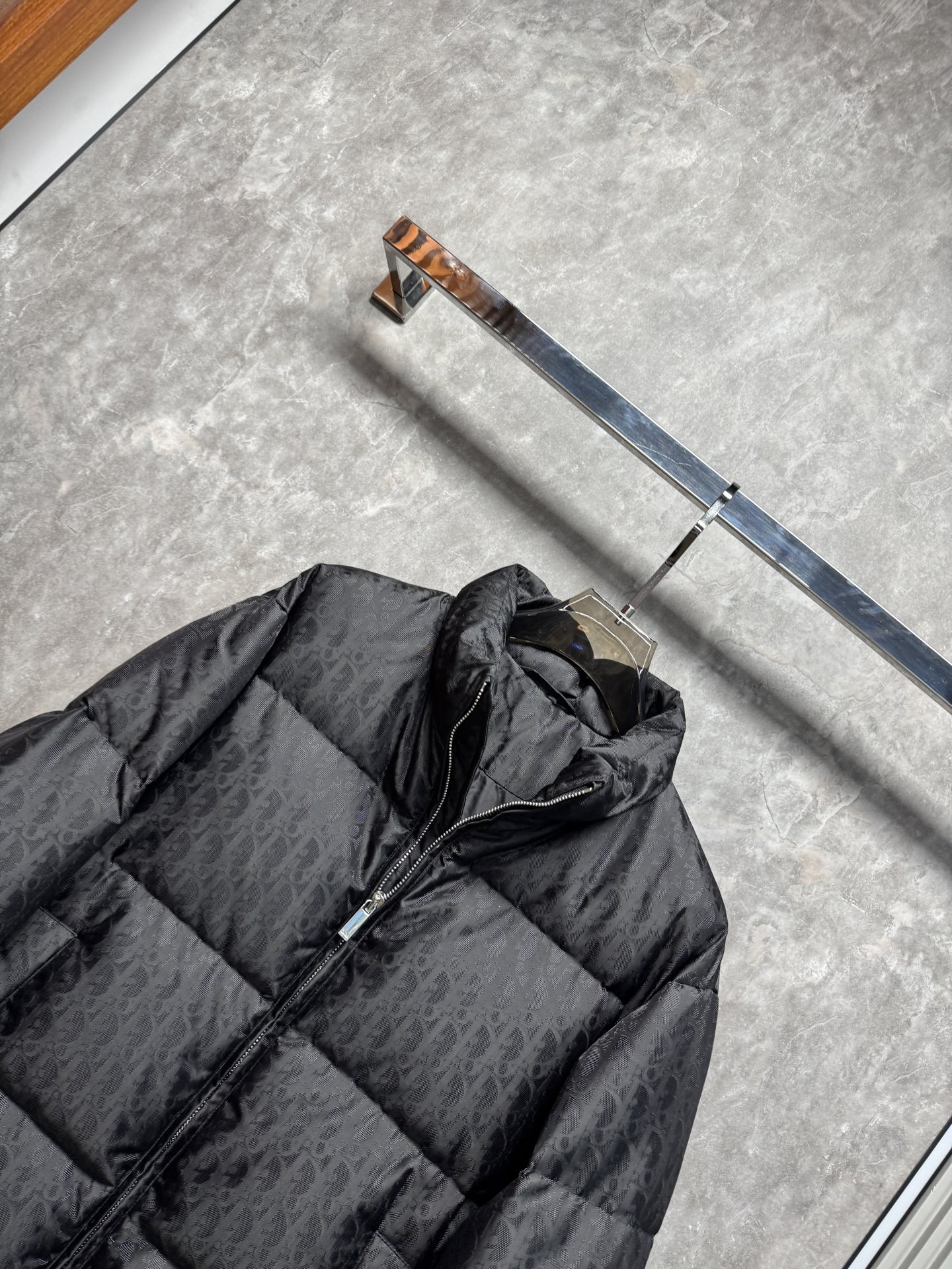 25秋冬上新 DIOR羽绒服 满身印花logo高端大气 选用进口面料 充绒量十足 定制五金 简约时尚 适