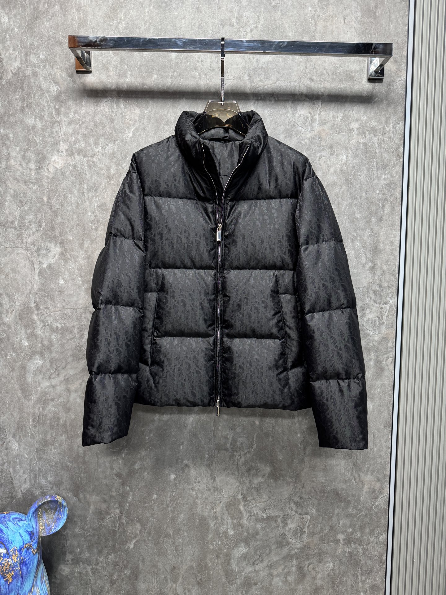 25秋冬上新 DIOR羽绒服 满身印花logo高端大气 选用进口面料 充绒量十足 定制五金 简约时尚 适