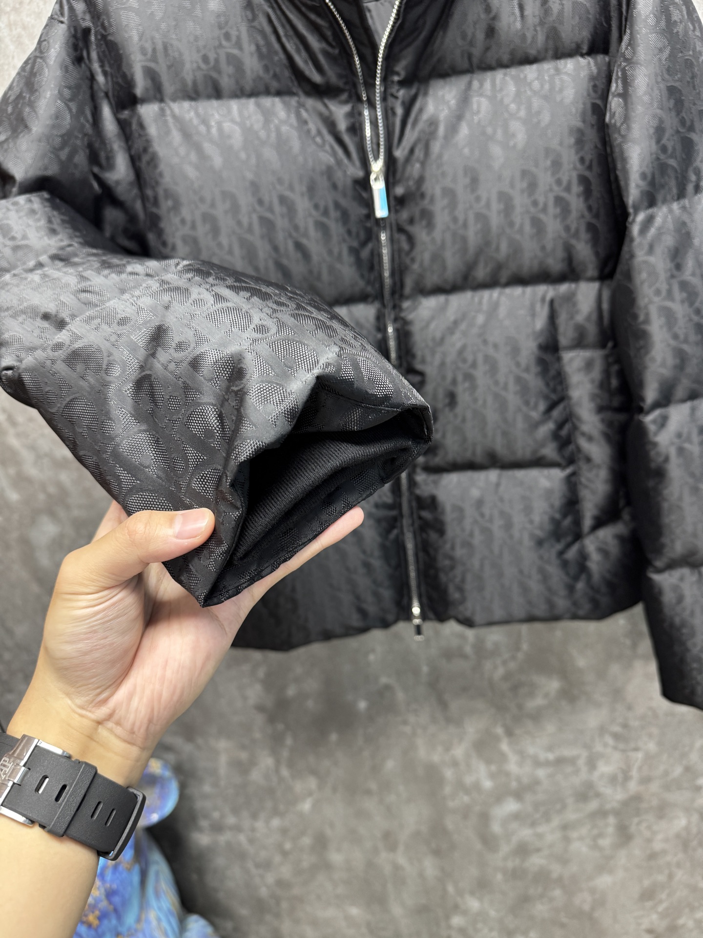 25秋冬上新 DIOR羽绒服 满身印花logo高端大气 选用进口面料 充绒量十足 定制五金 简约时尚 适