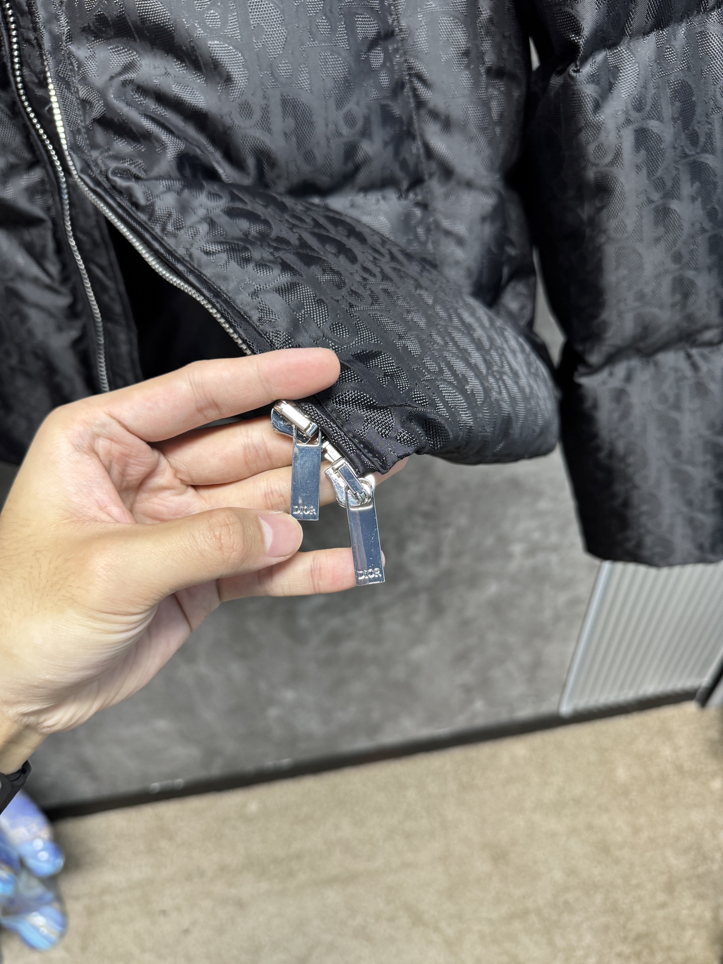 25秋冬上新 DIOR羽绒服 满身印花logo高端大气 选用进口面料 充绒量十足 定制五金 简约时尚 适