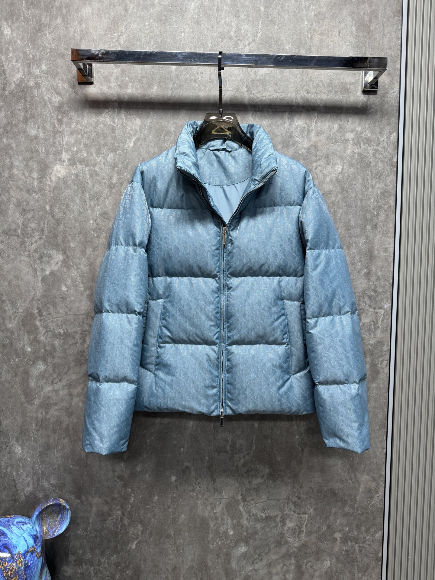 25秋冬上新 DIOR羽绒服 满身印花logo高端大气 选用进口面料 充绒量十足 定制五金 简约时尚 适