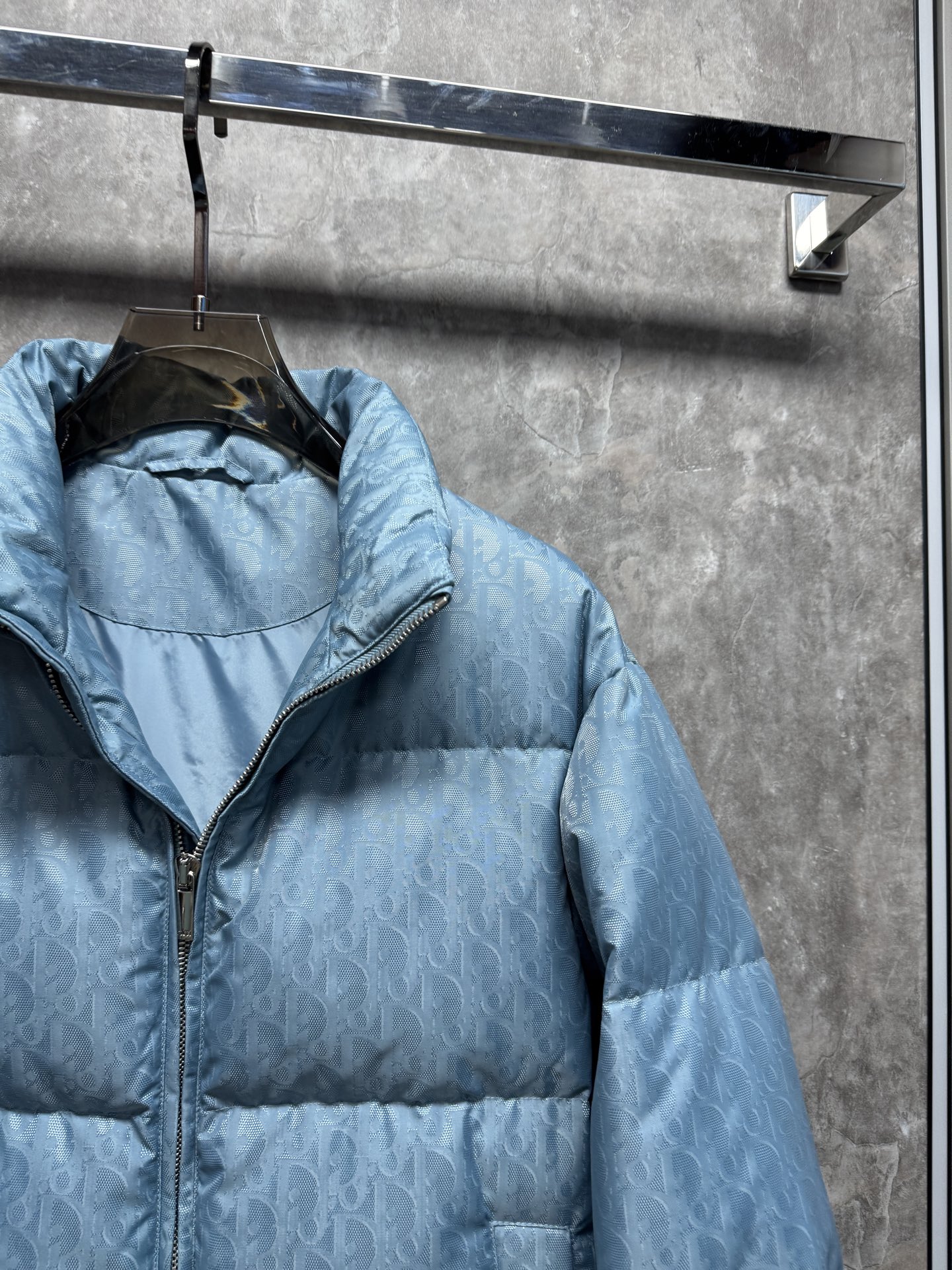 25秋冬上新 DIOR羽绒服 满身印花logo高端大气 选用进口面料 充绒量十足 定制五金 简约时尚 适