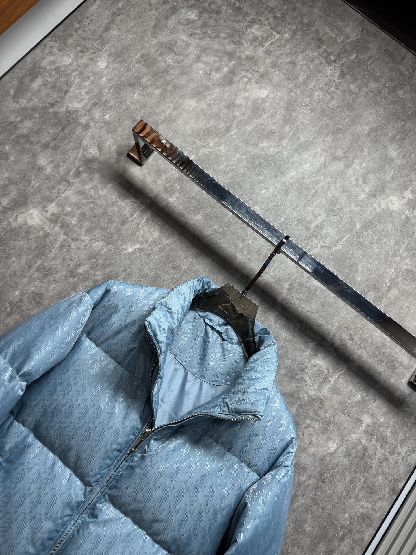 25秋冬上新 DIOR羽绒服 满身印花logo高端大气 选用进口面料 充绒量十足 定制五金 简约时尚 适