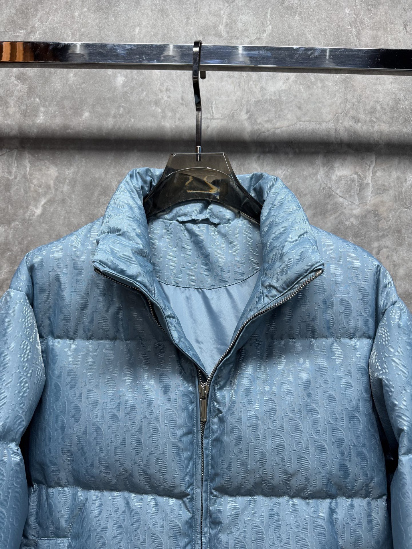 25秋冬上新 DIOR羽绒服 满身印花logo高端大气 选用进口面料 充绒量十足 定制五金 简约时尚 适