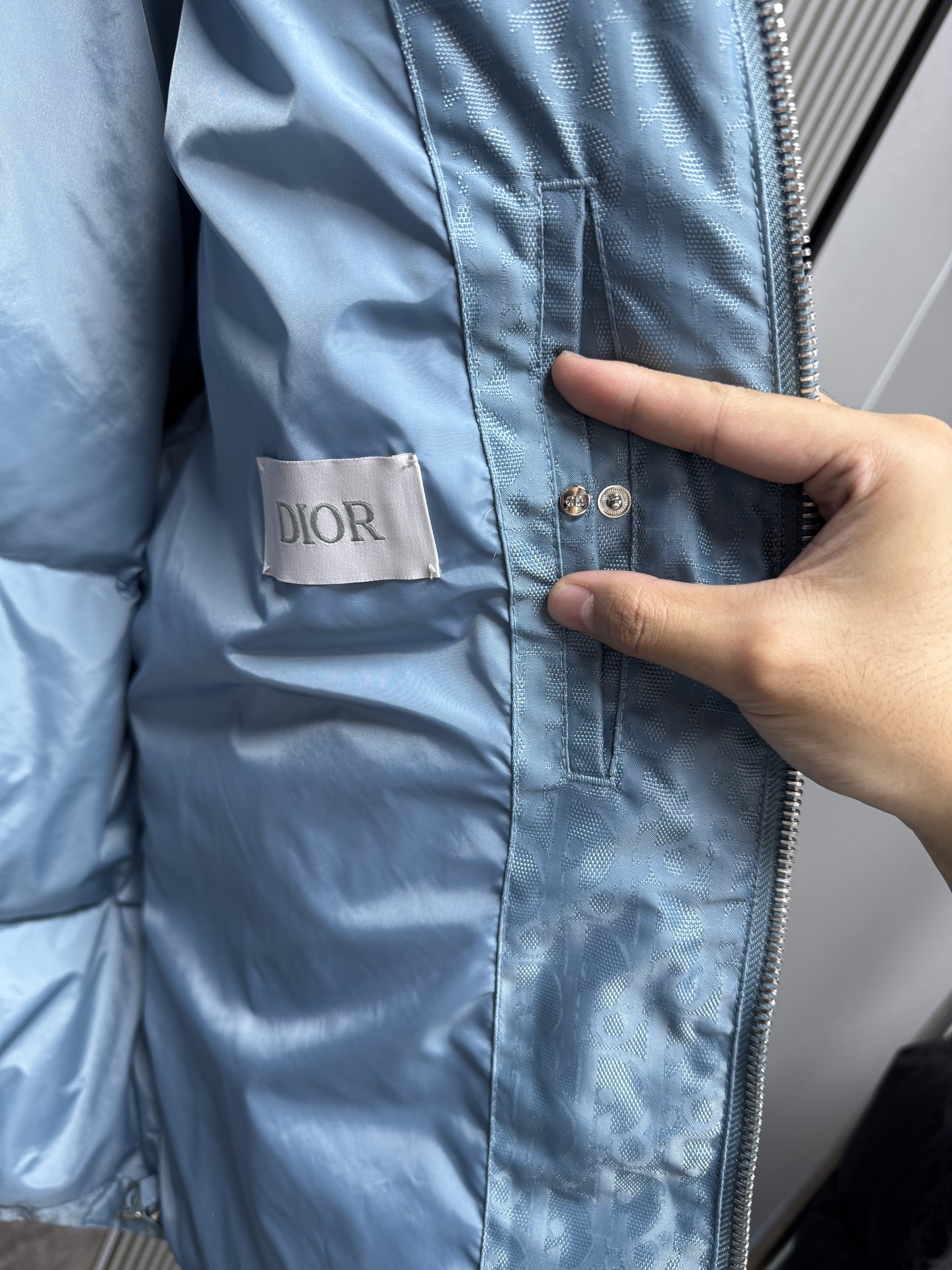 25秋冬上新 DIOR羽绒服 满身印花logo高端大气 选用进口面料 充绒量十足 定制五金 简约时尚 适