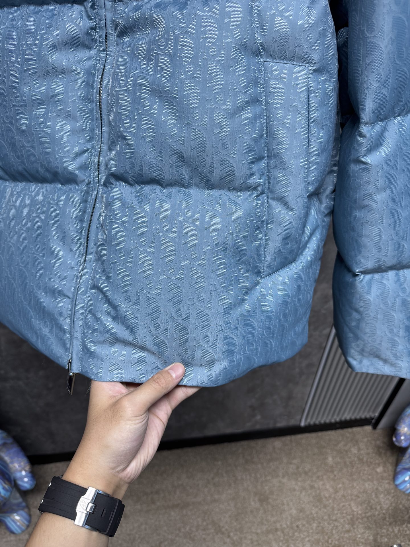 25秋冬上新 DIOR羽绒服 满身印花logo高端大气 选用进口面料 充绒量十足 定制五金 简约时尚 适