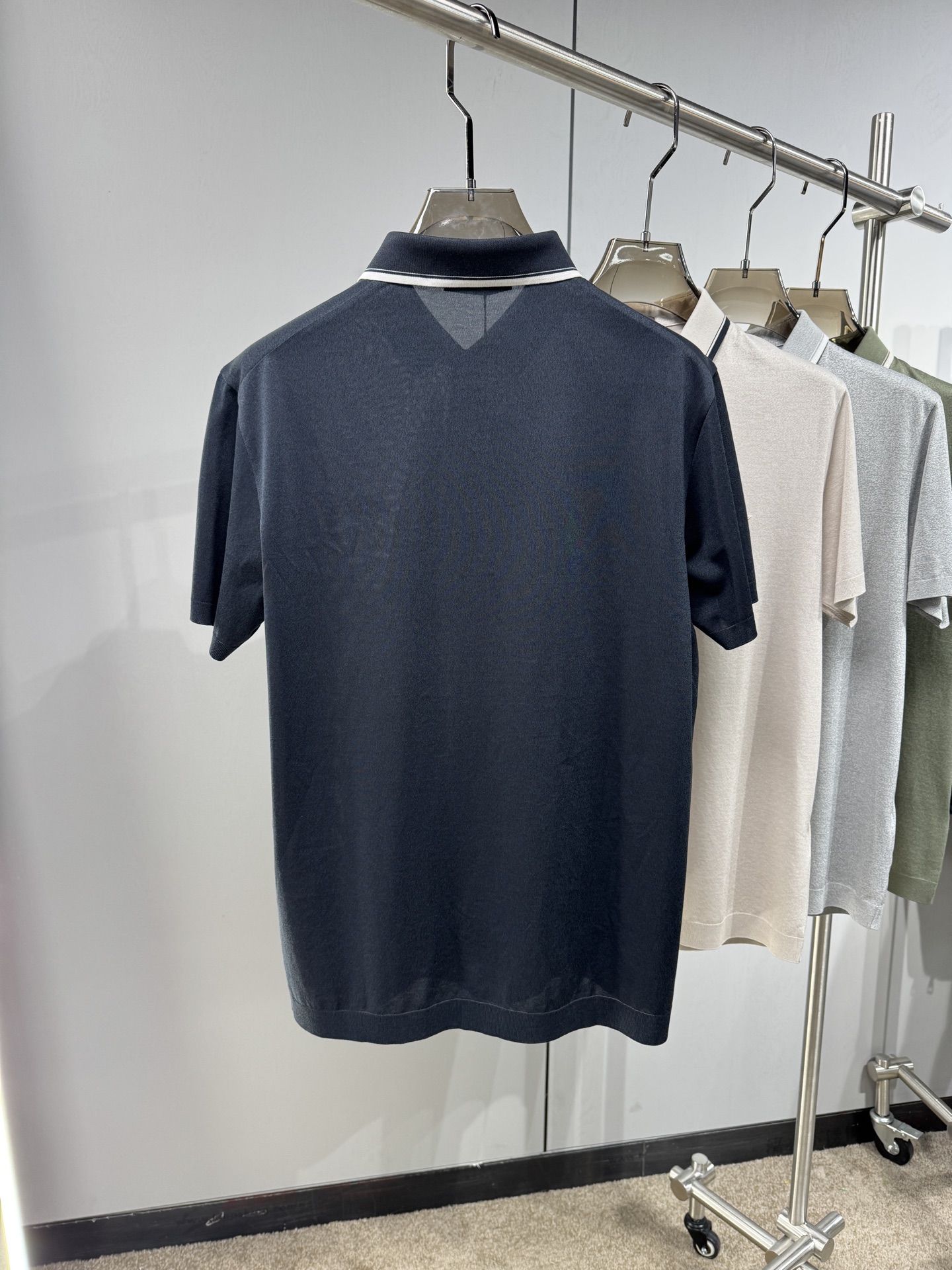 上新 26ss Loro Piana 春夏新款花灰起脚平纹短袖 原版定制 轻薄透气 上身丝滑舒适 高端大