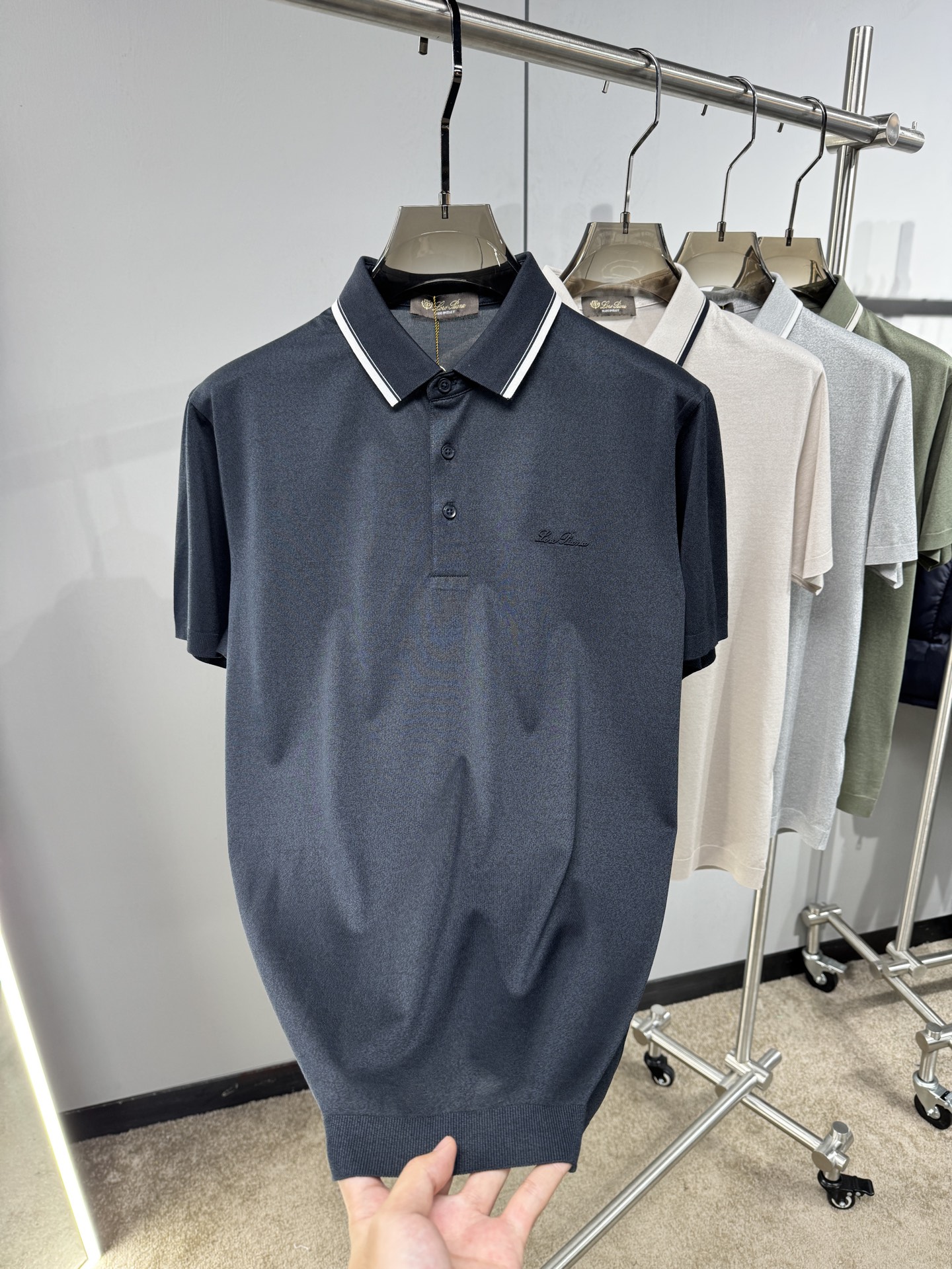 上新 26ss Loro Piana 春夏新款花灰起脚平纹短袖 原版定制 轻薄透气 上身丝滑舒适 高端大